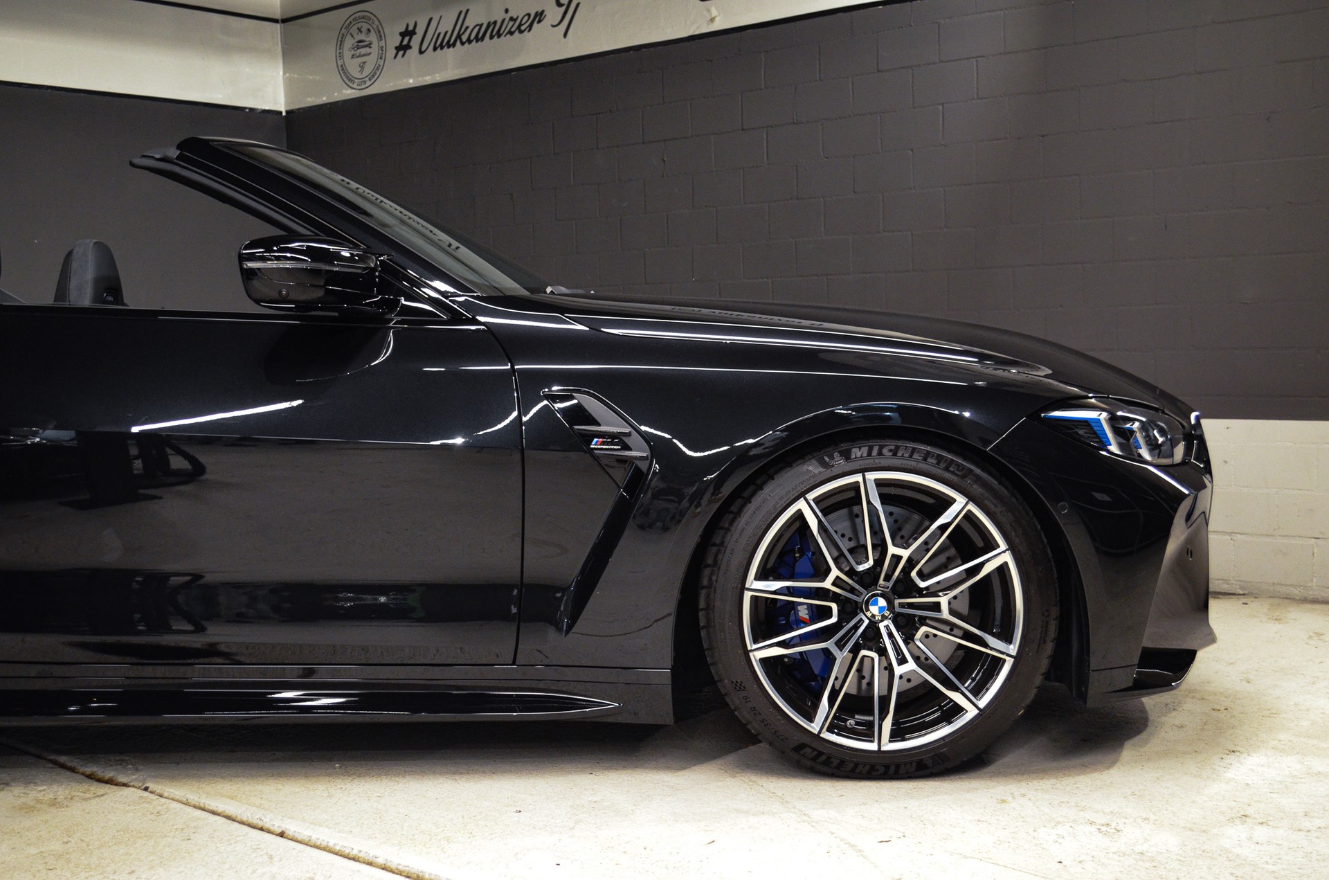 BMW M4 Cabrio Competition M xDrive-showroom-element-3