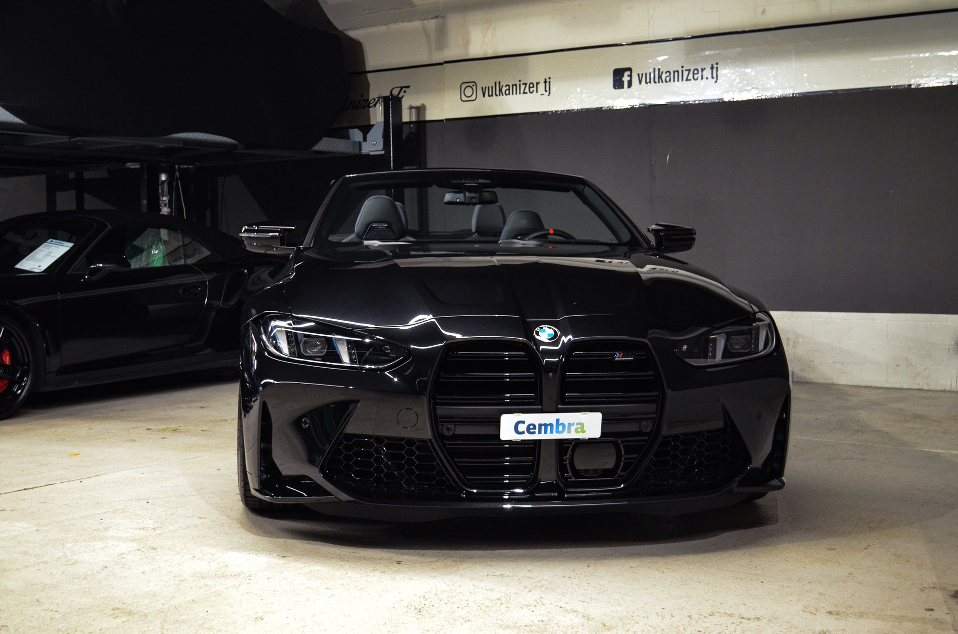 BMW M4 Cabrio Competition M xDrive-image-4
