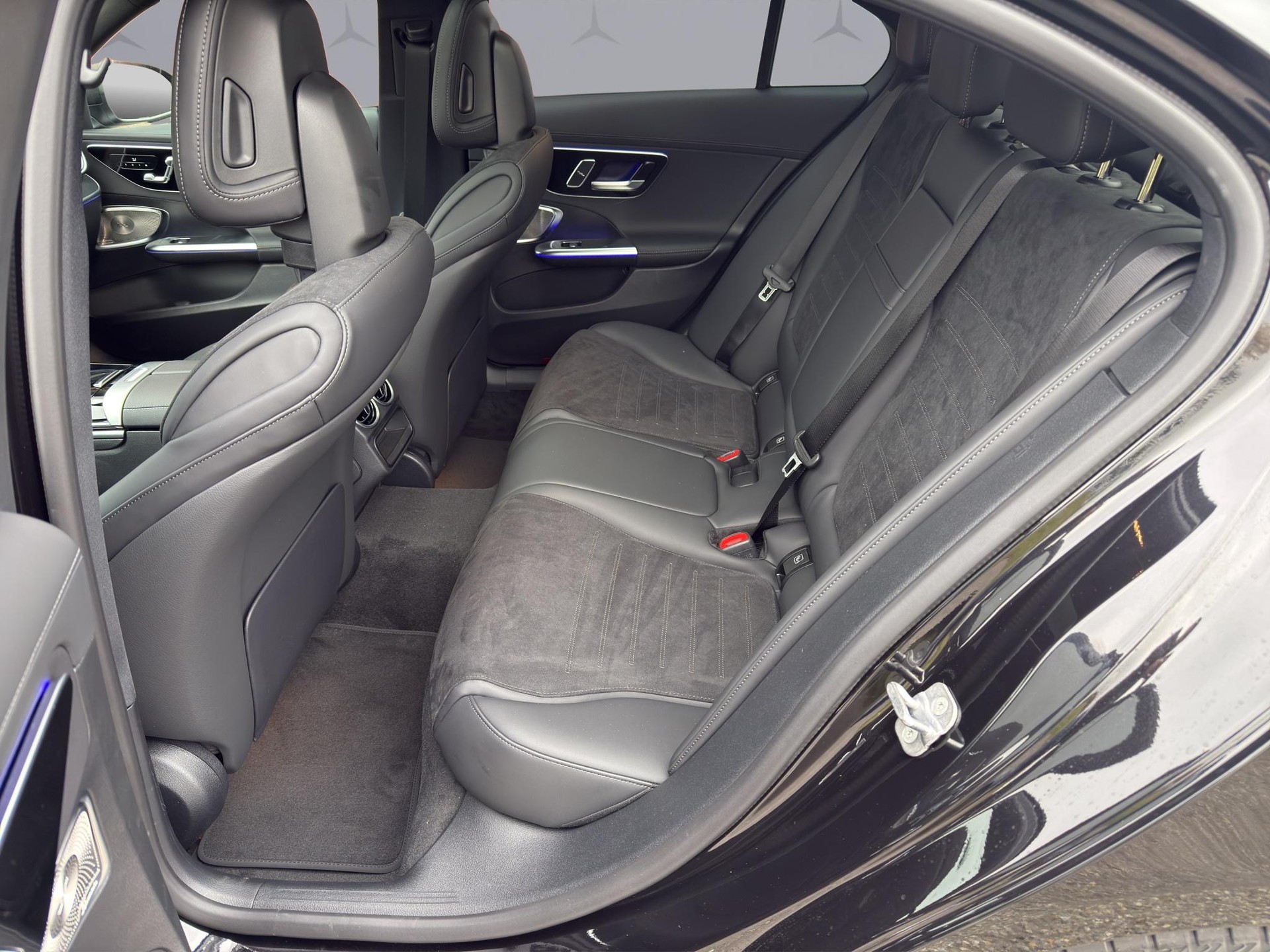 MERCEDES-BENZ C 220 d Swiss Star AMG Line 4matic-image-11