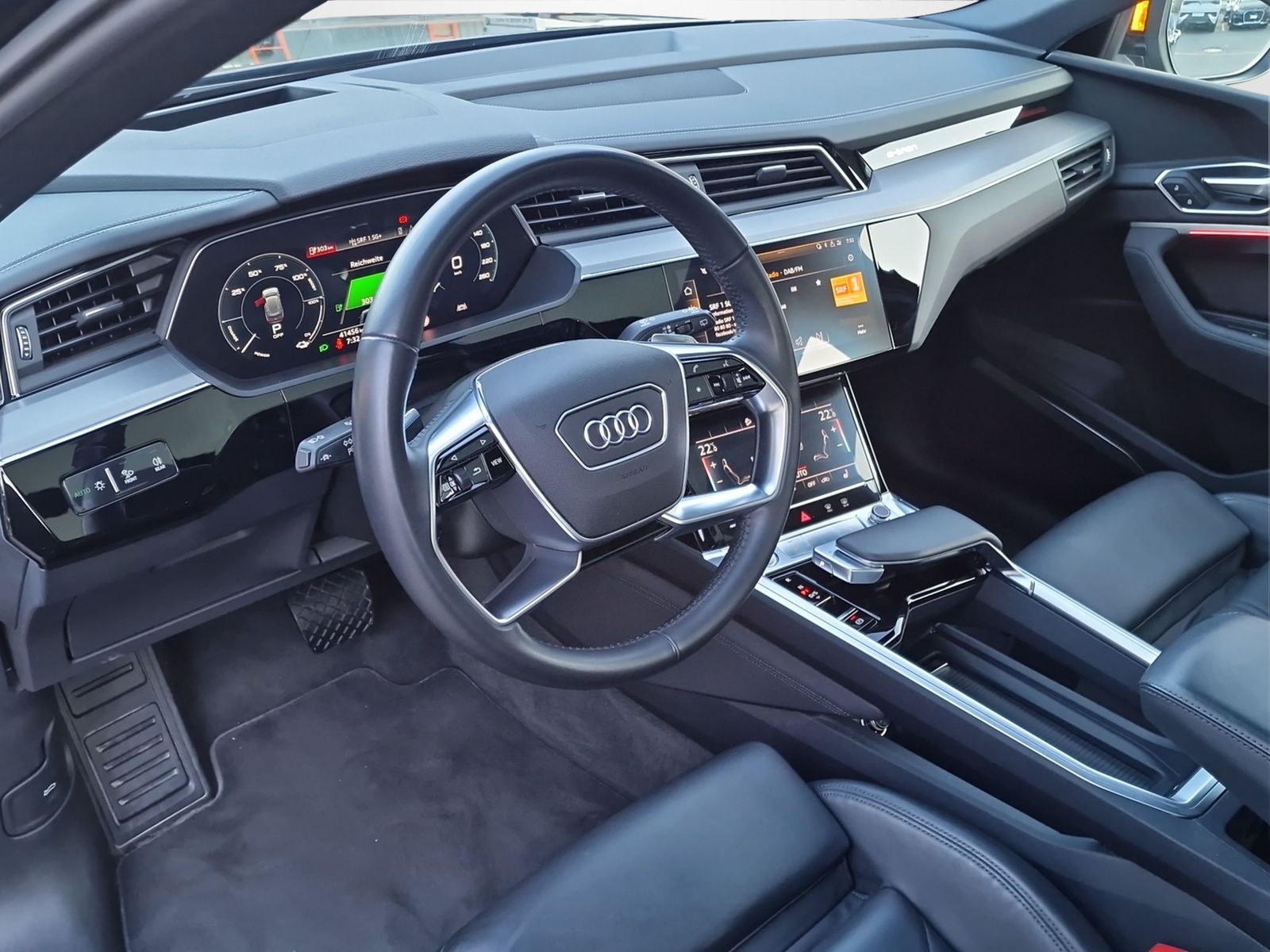 AUDI e-tron 55 Advanced quattro-image-8