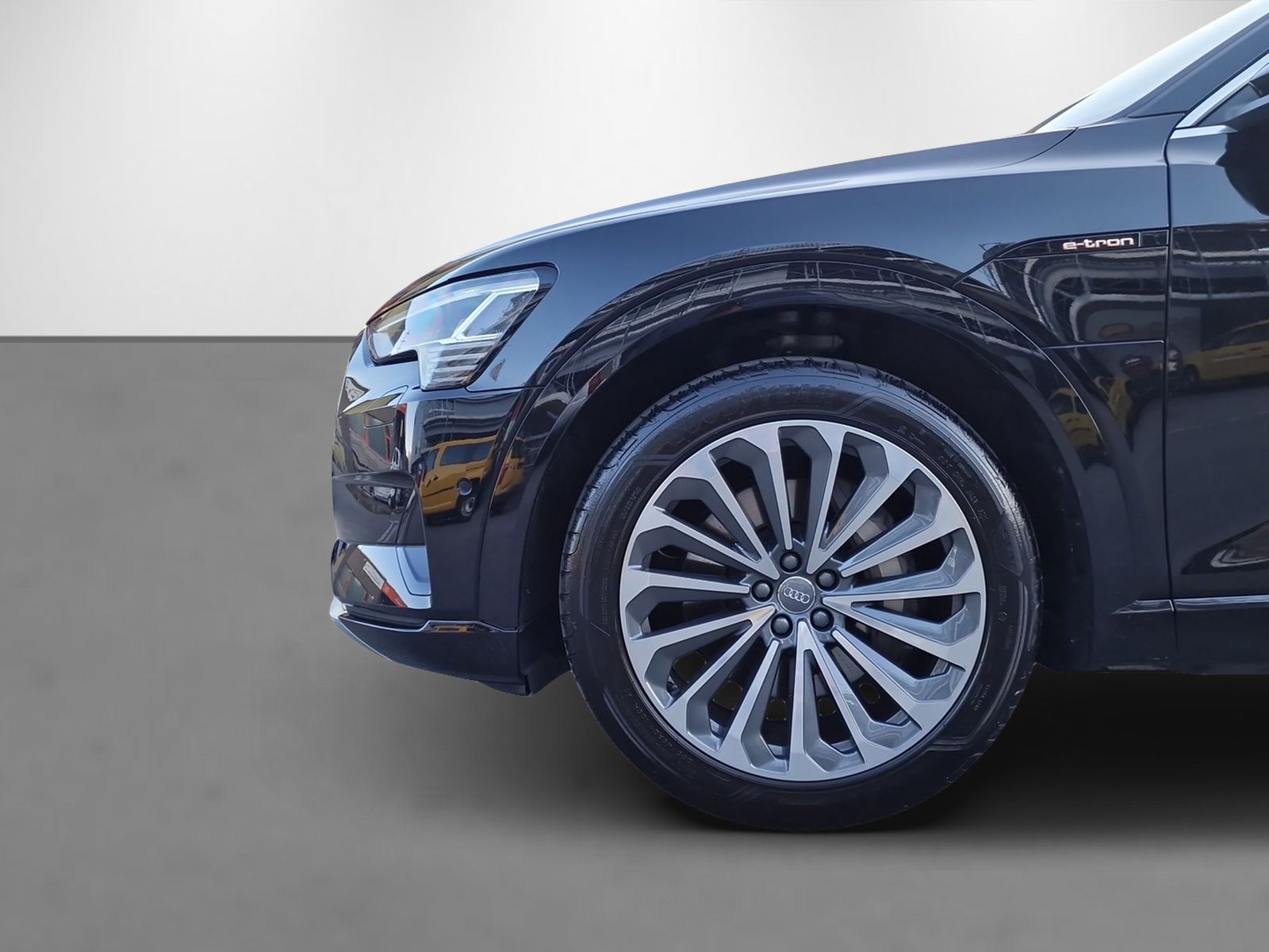 AUDI e-tron 55 Advanced quattro-image-6