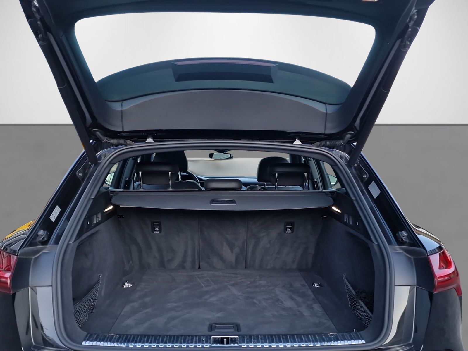 AUDI e-tron 55 Advanced quattro-image-5