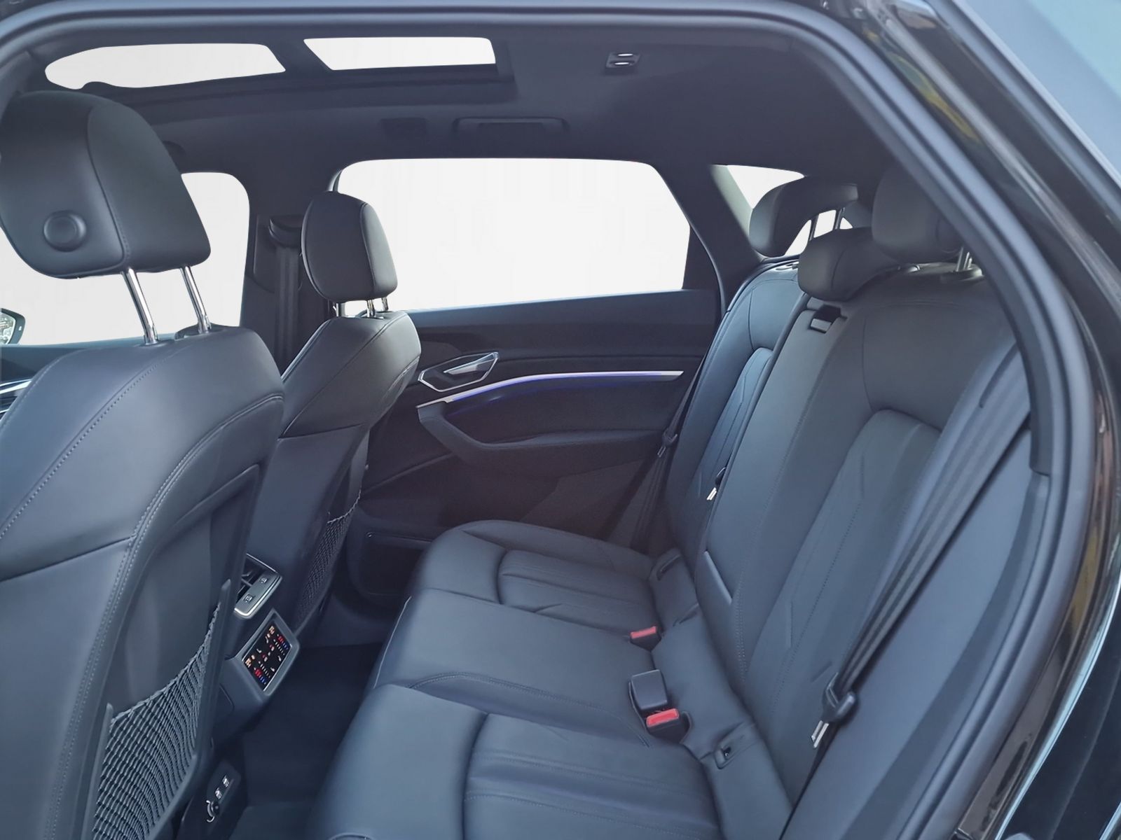 AUDI e-tron 55 Advanced quattro-image-10