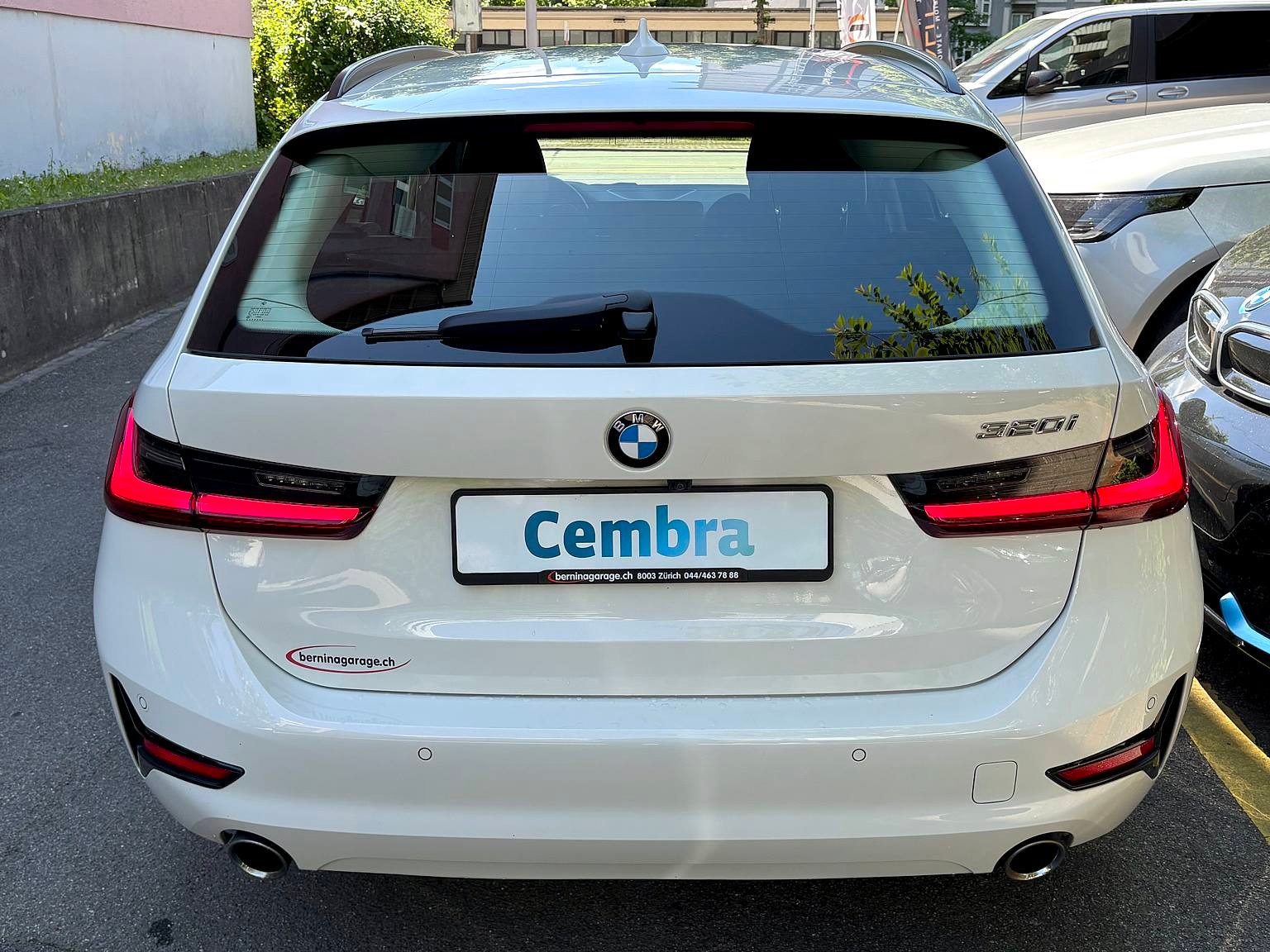 BMW 320i Touring Advantage Steptronic-image-2