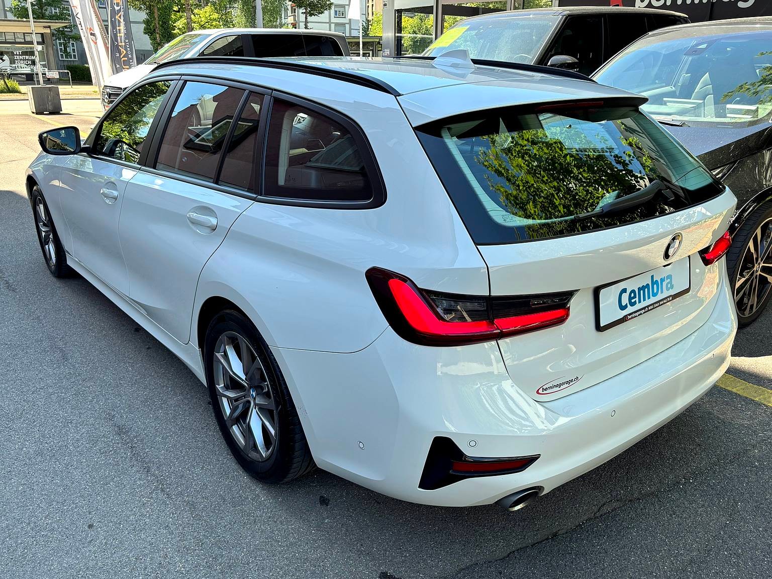 BMW 320i Touring Advantage Steptronic-image-3
