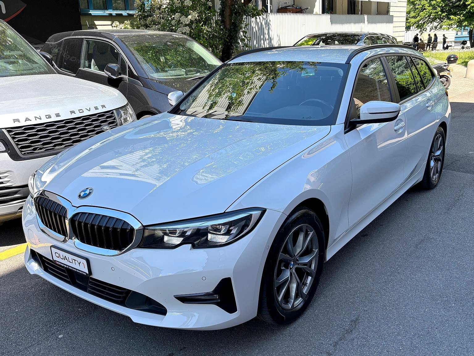 BMW 320i Touring Advantage Steptronic-image-0