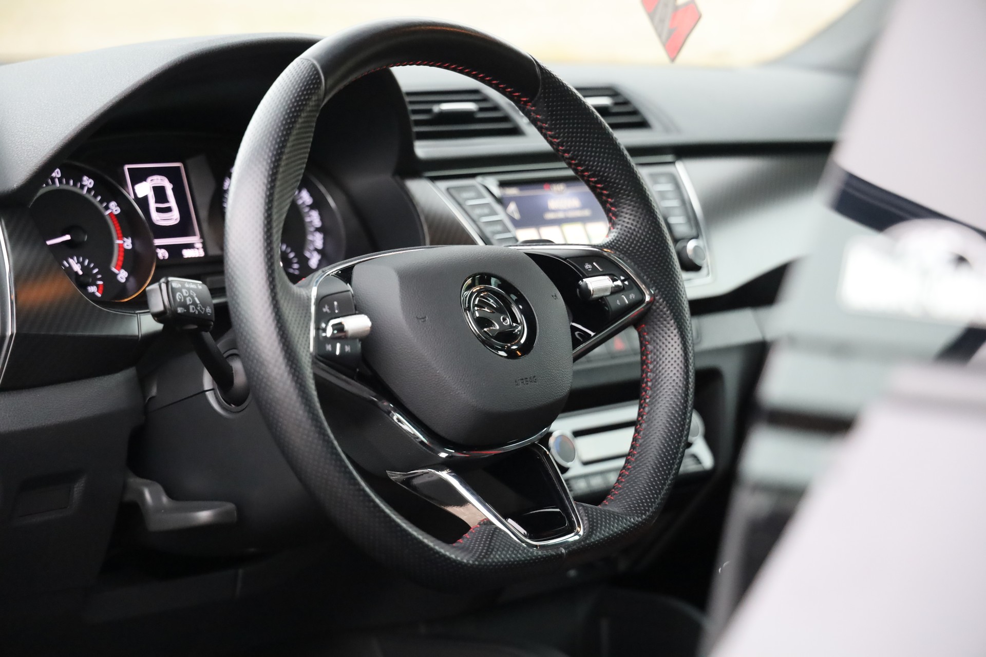 SKODA Fabia 1.0 TSI Monte Carlo DSG-image-9