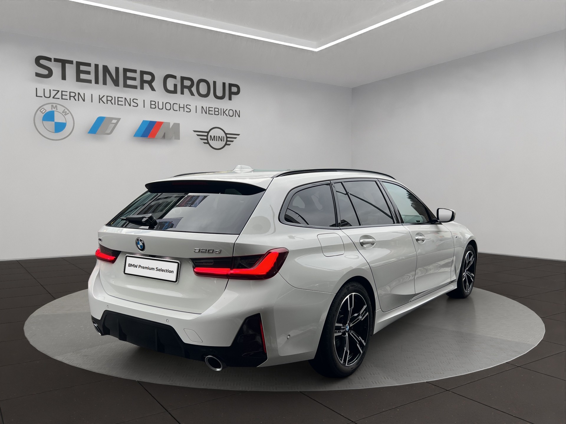 BMW 320d xDrive 48V Touring Steptronic M Sport-image-4