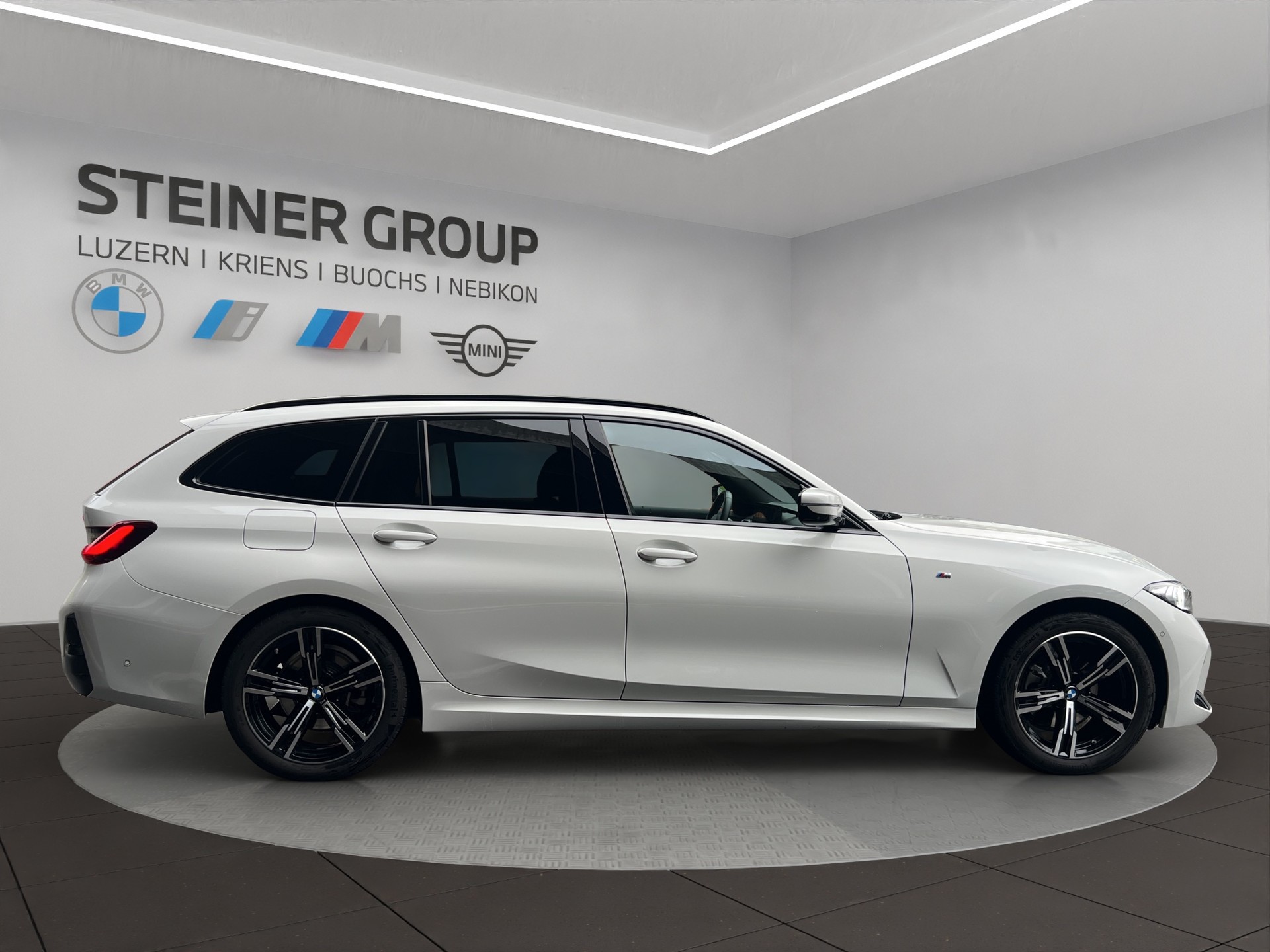 BMW 320d xDrive 48V Touring Steptronic M Sport-image-3