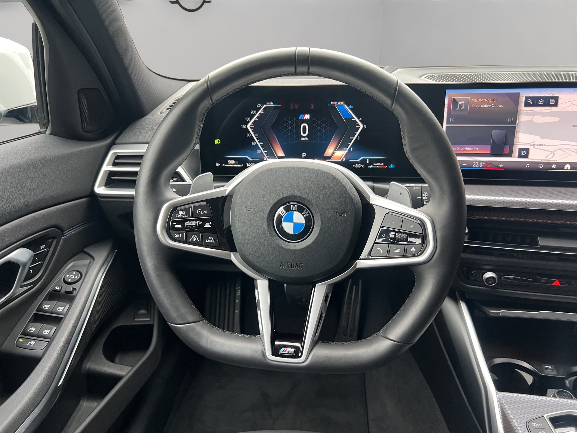 BMW 320d xDrive 48V Touring Steptronic M Sport-image-12
