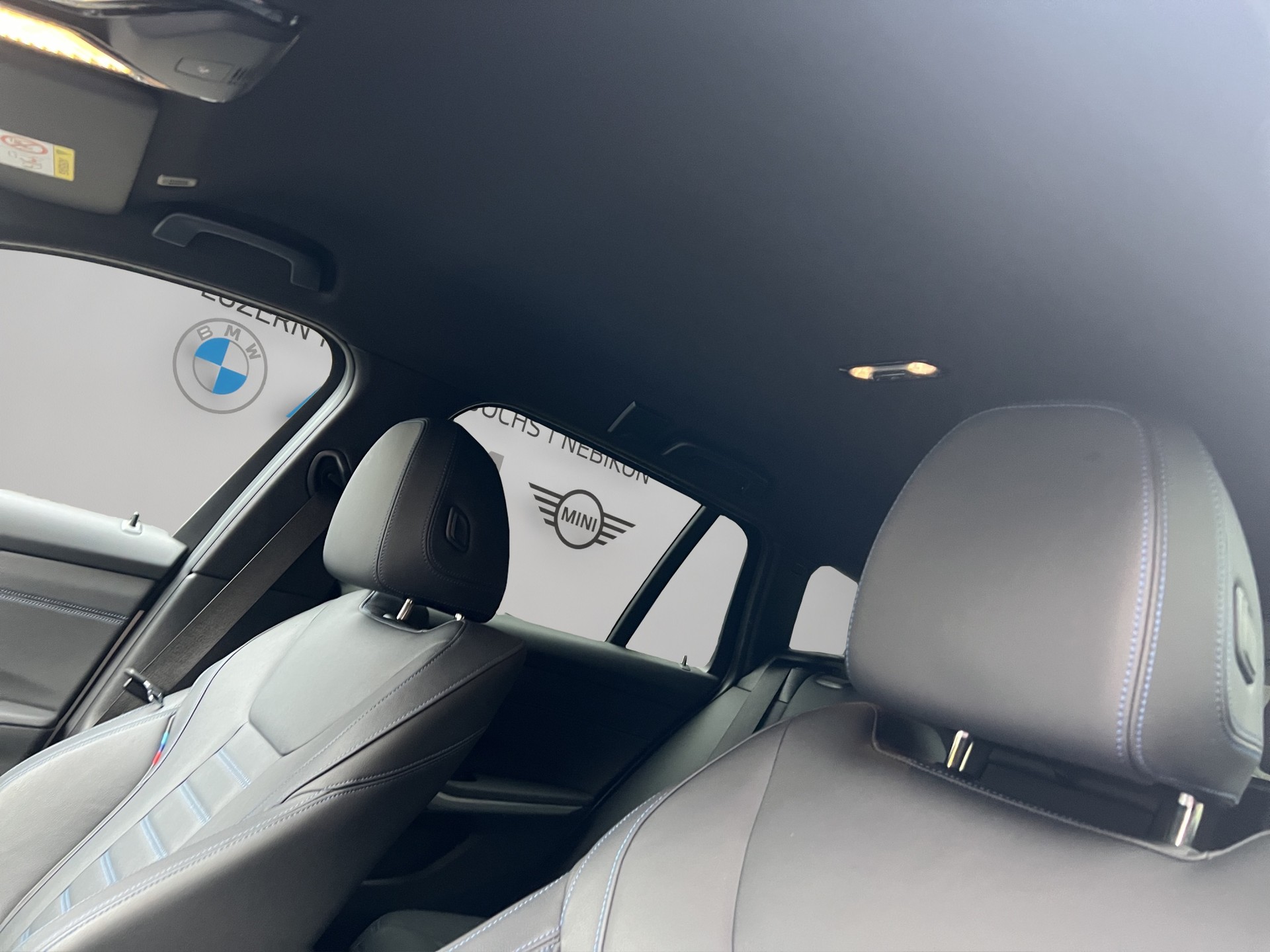 BMW 320d xDrive 48V Touring Steptronic M Sport-image-11
