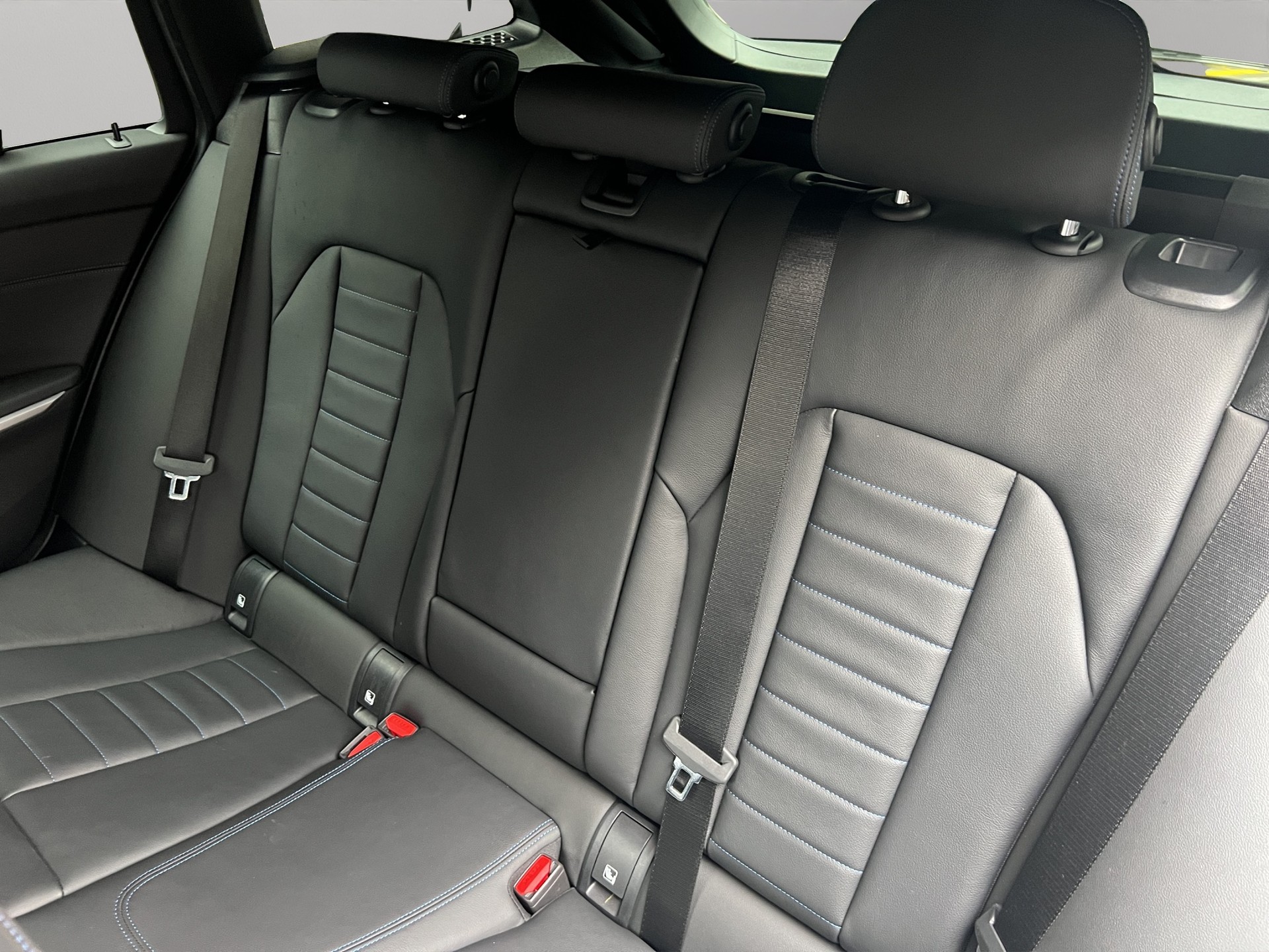 BMW 320d xDrive 48V Touring Steptronic M Sport-image-17