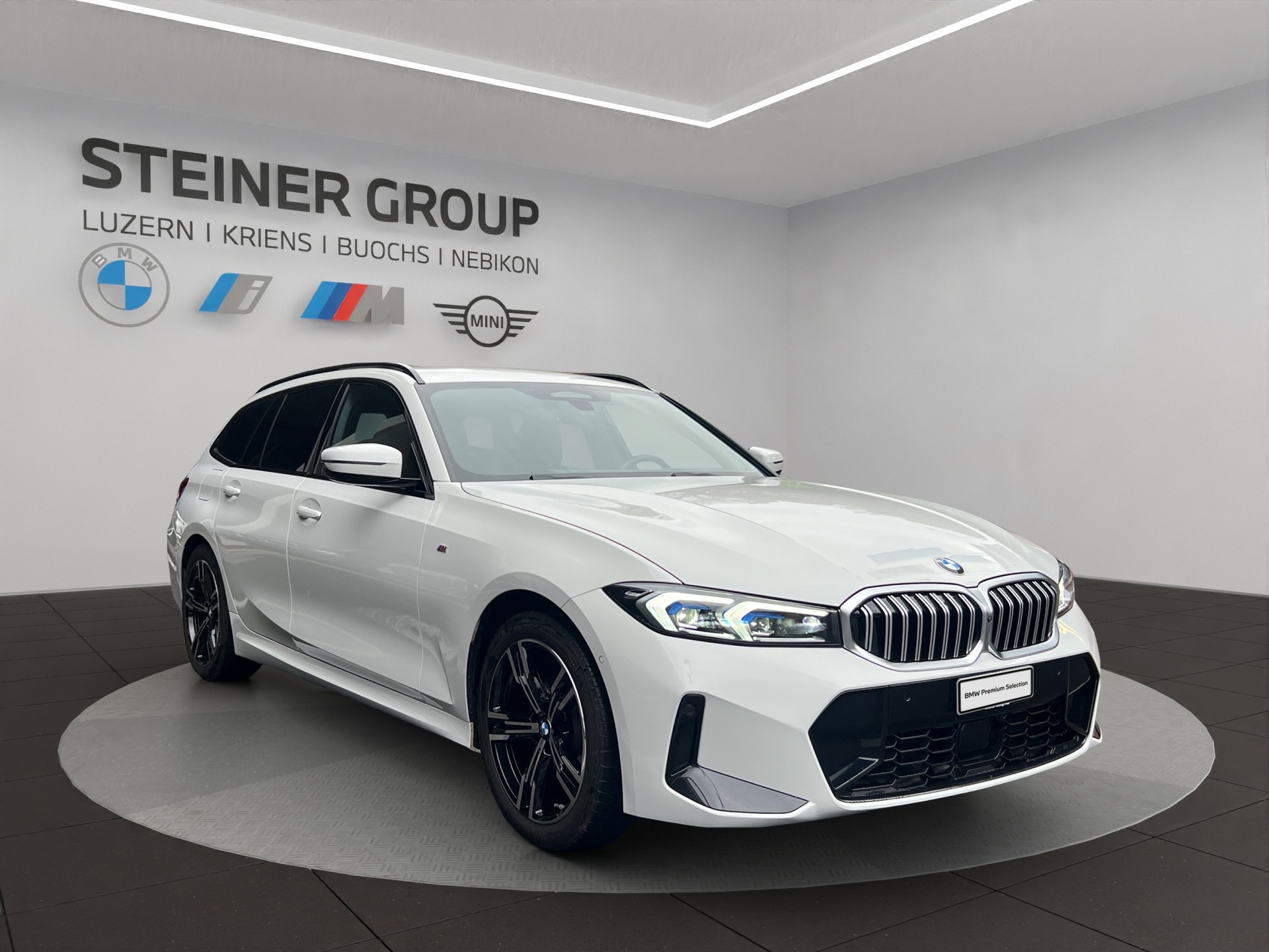 BMW 320d xDrive 48V Touring Steptronic M Sport-image-2