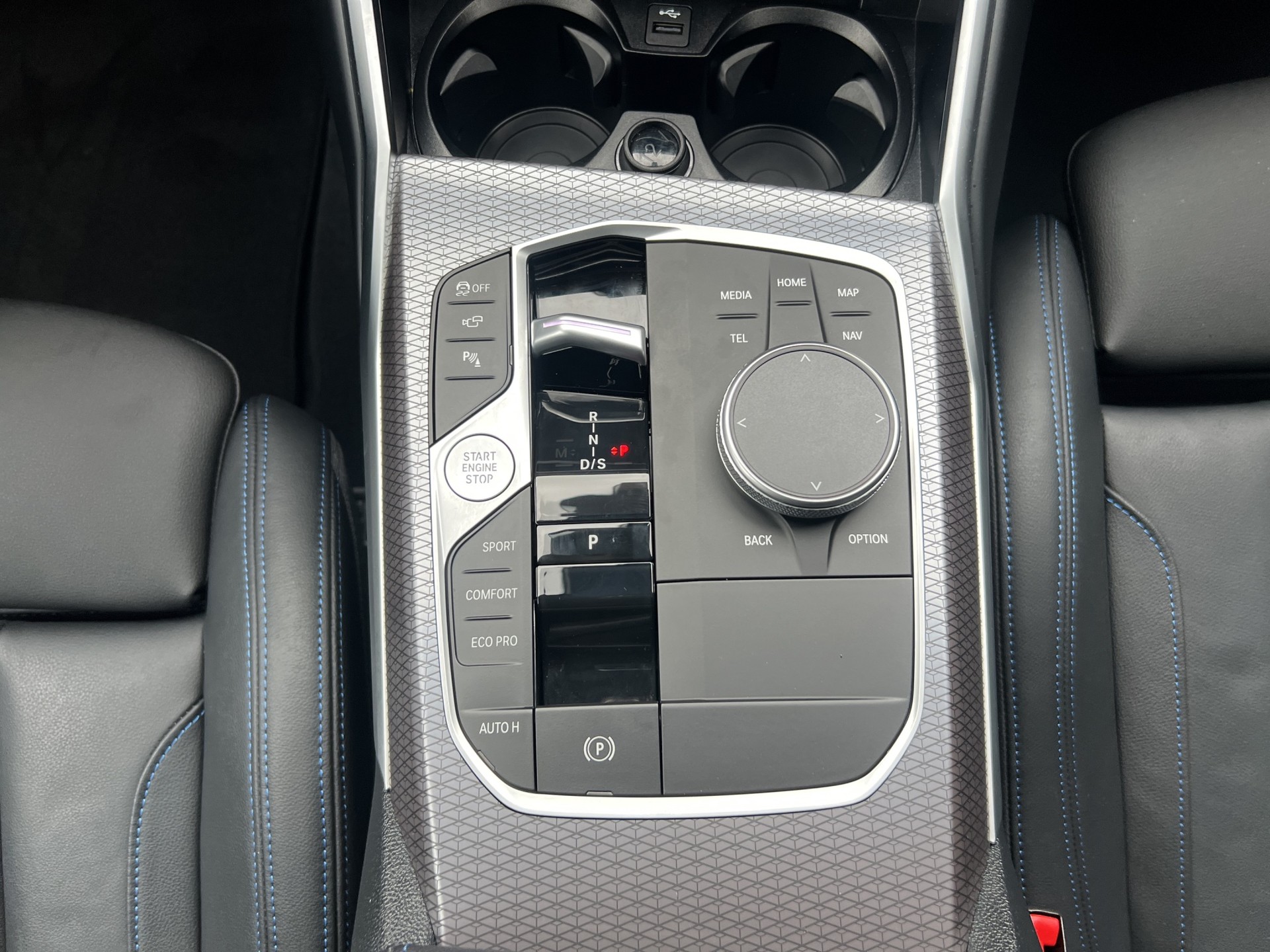 BMW 320d xDrive 48V Touring Steptronic M Sport-image-15