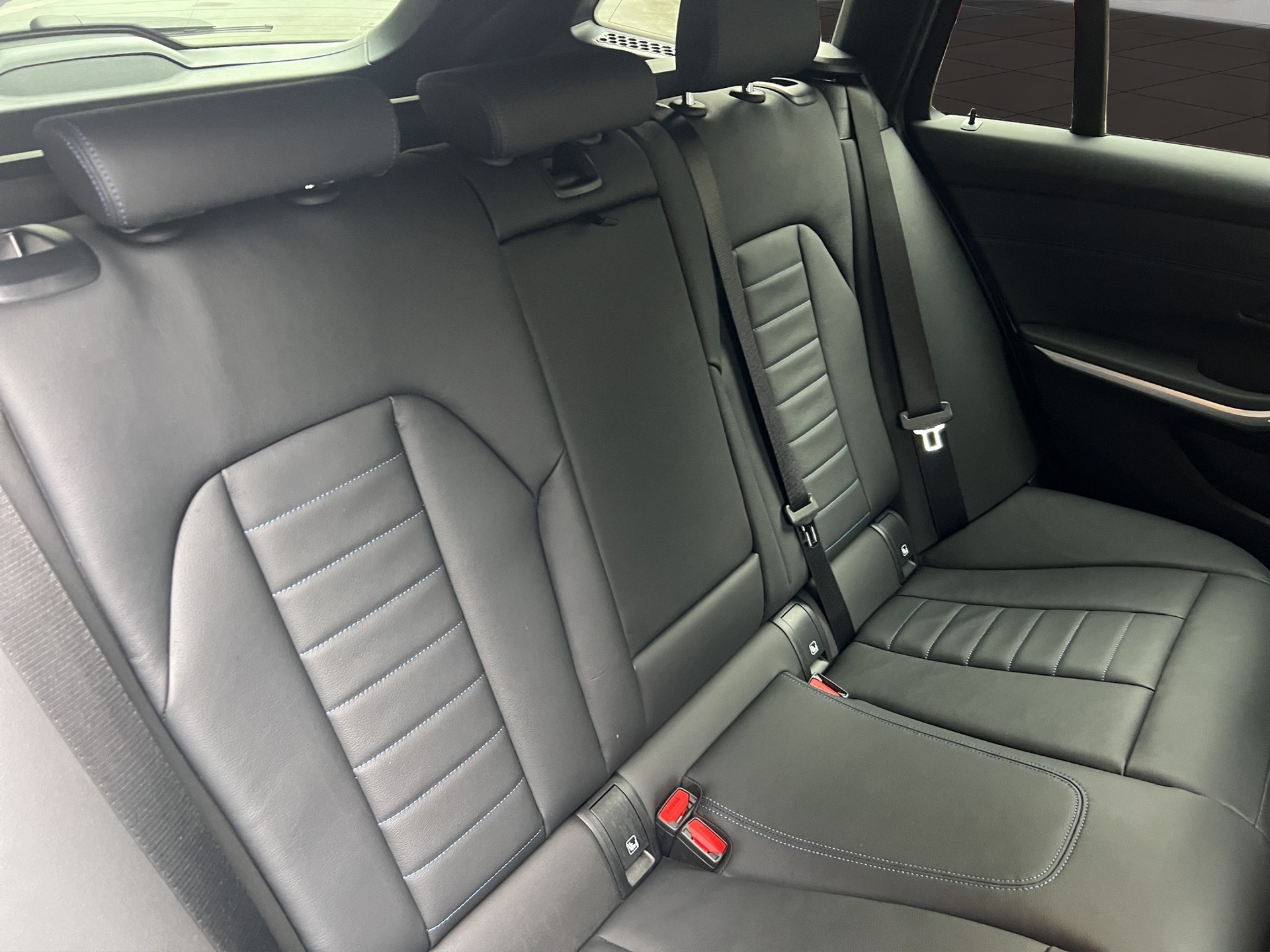 BMW 320d xDrive 48V Touring Steptronic M Sport-image-20