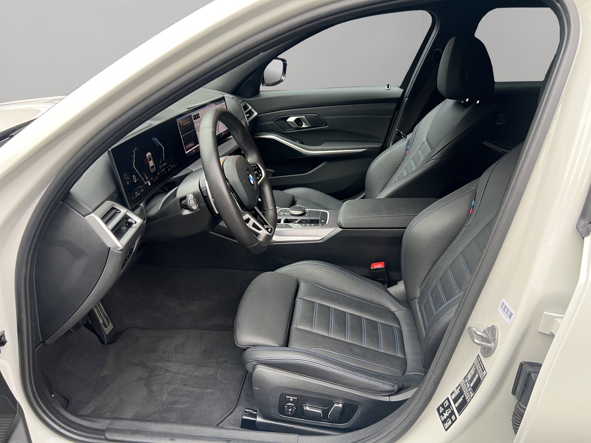 BMW 320d xDrive 48V Touring Steptronic M Sport-image-9