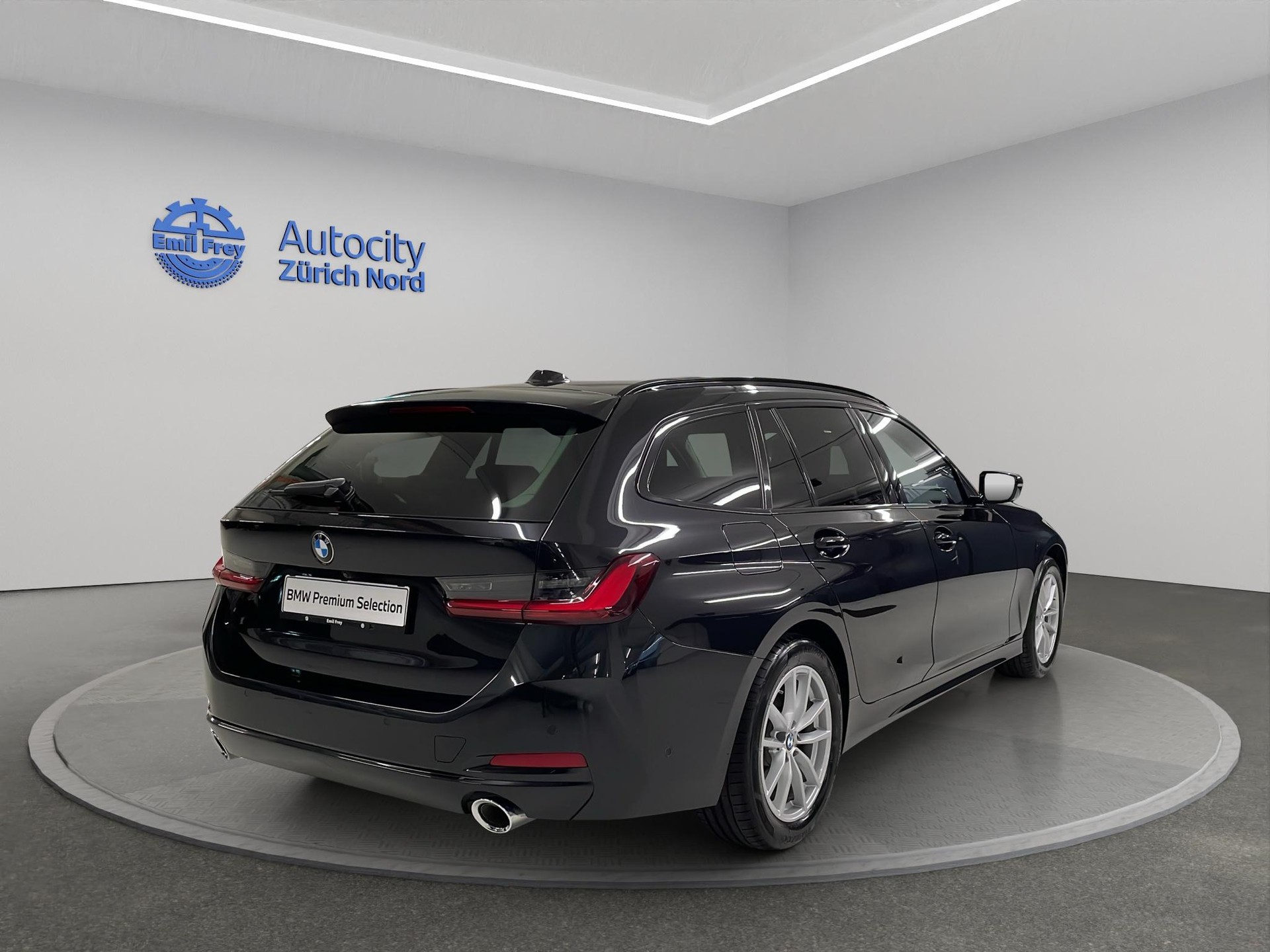 BMW 320d xDrive 48V Touring-image-1