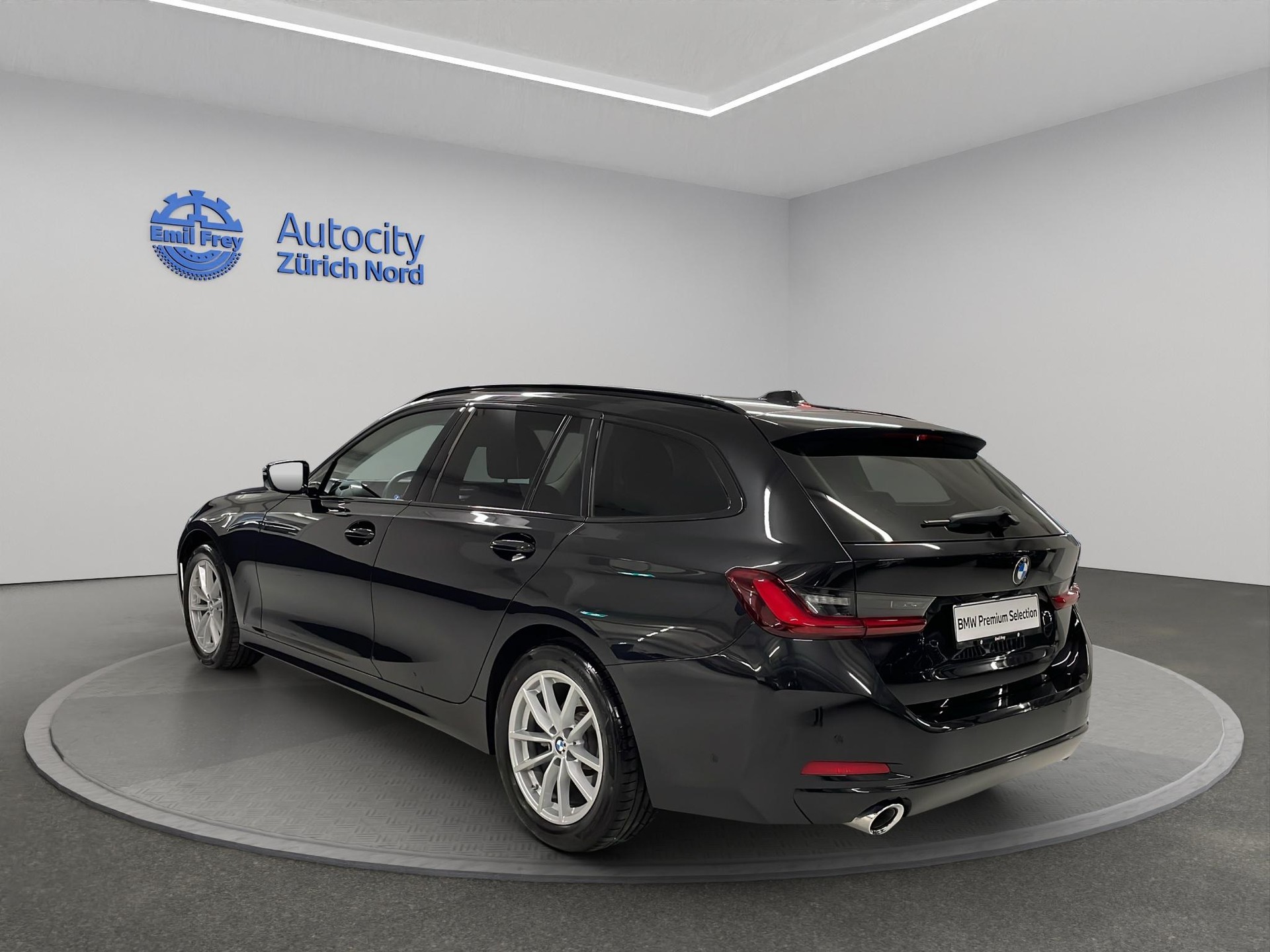 BMW 320d xDrive 48V Touring-image-3