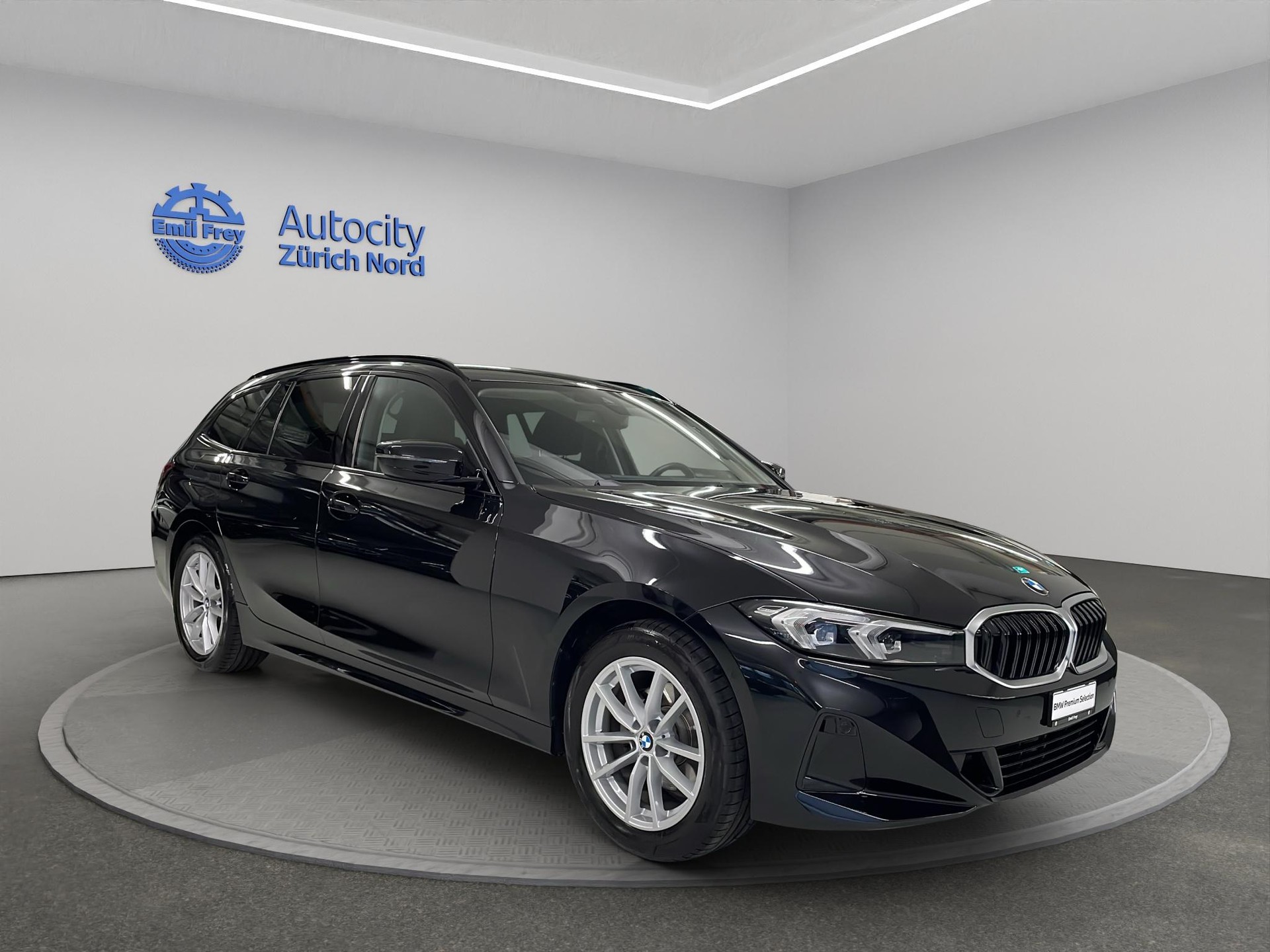 BMW 320d xDrive 48V Touring-image-2