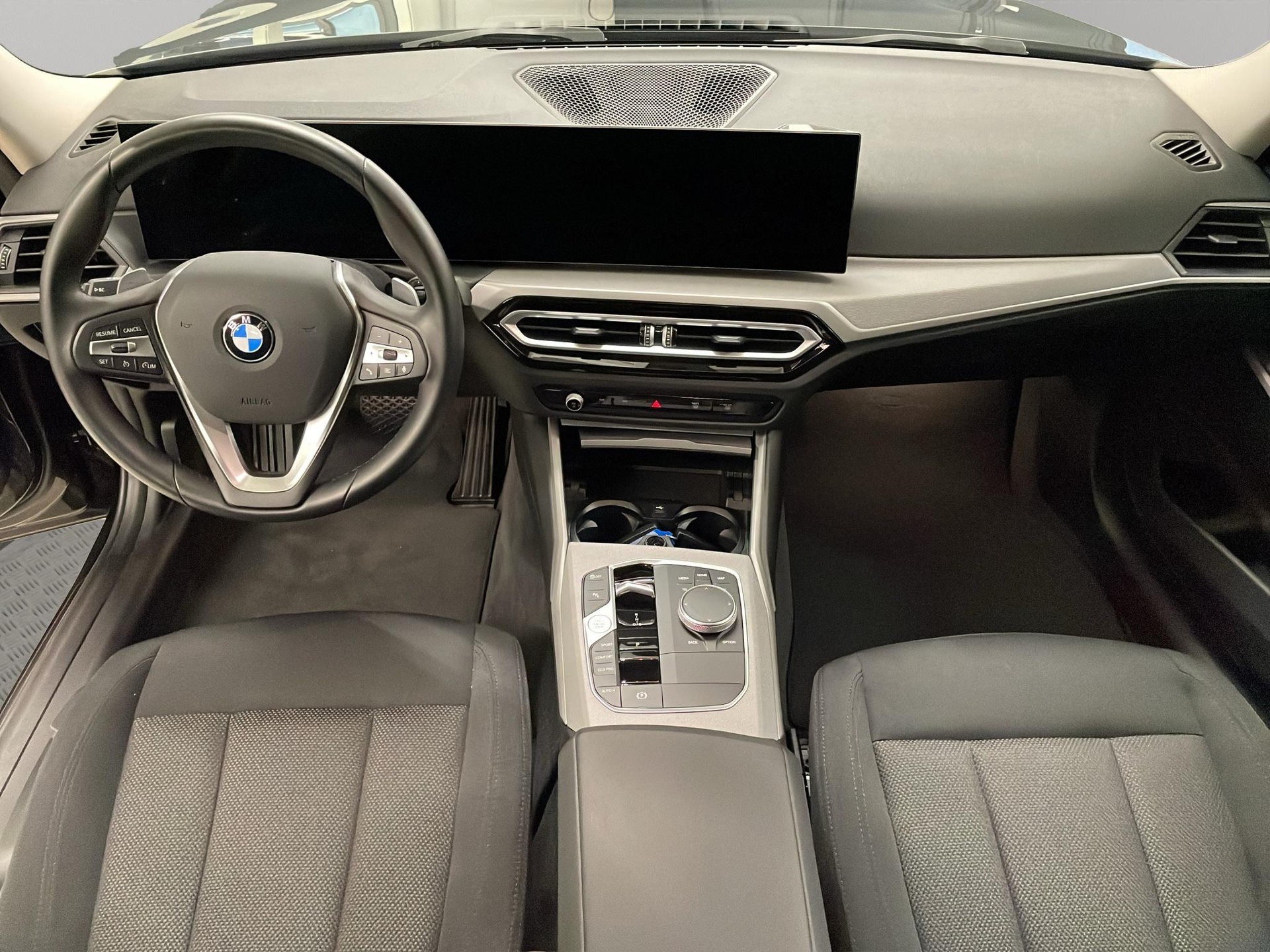 BMW 320d xDrive 48V Touring-image-10