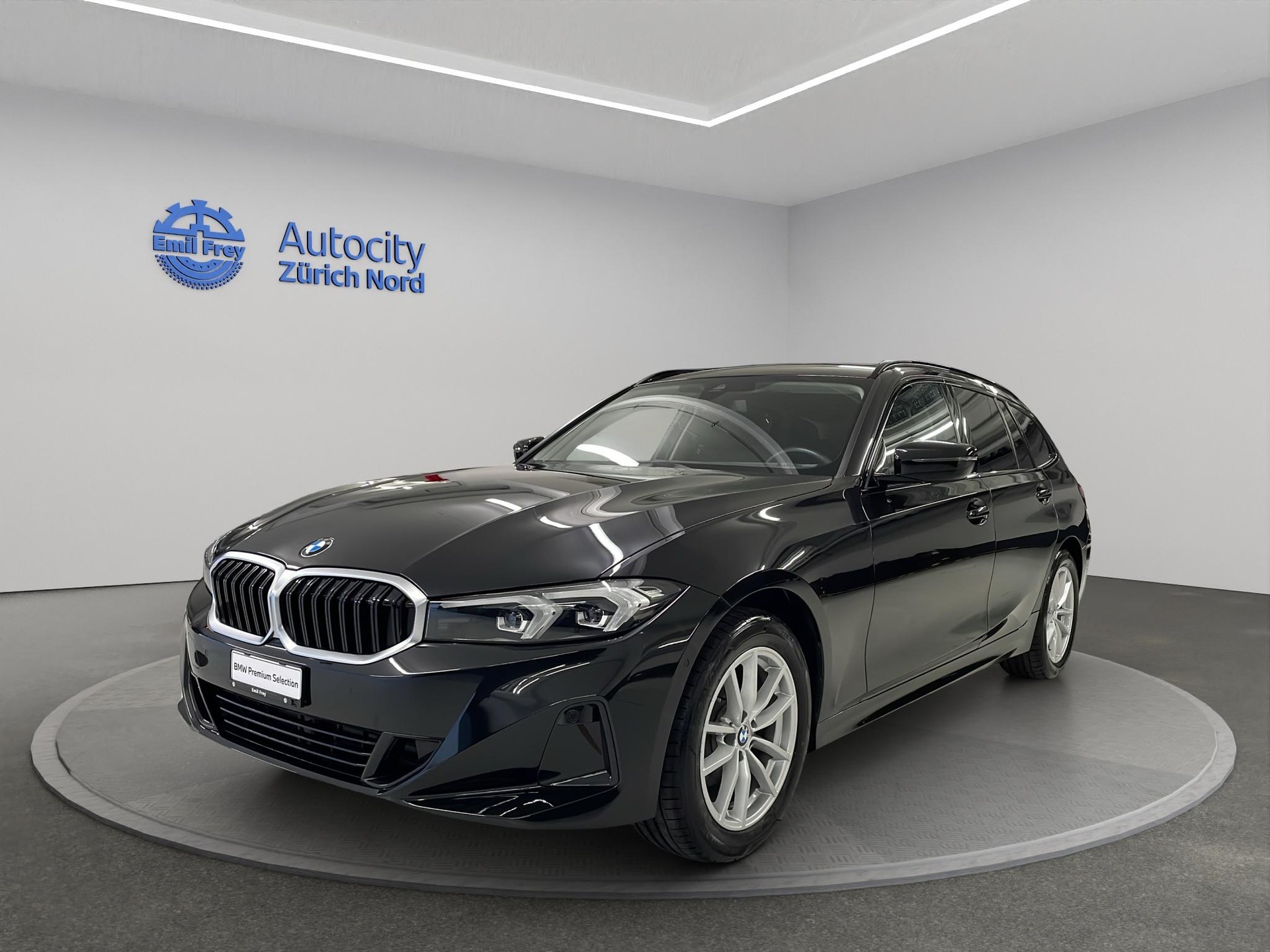 BMW 320d xDrive 48V Touring-image-0