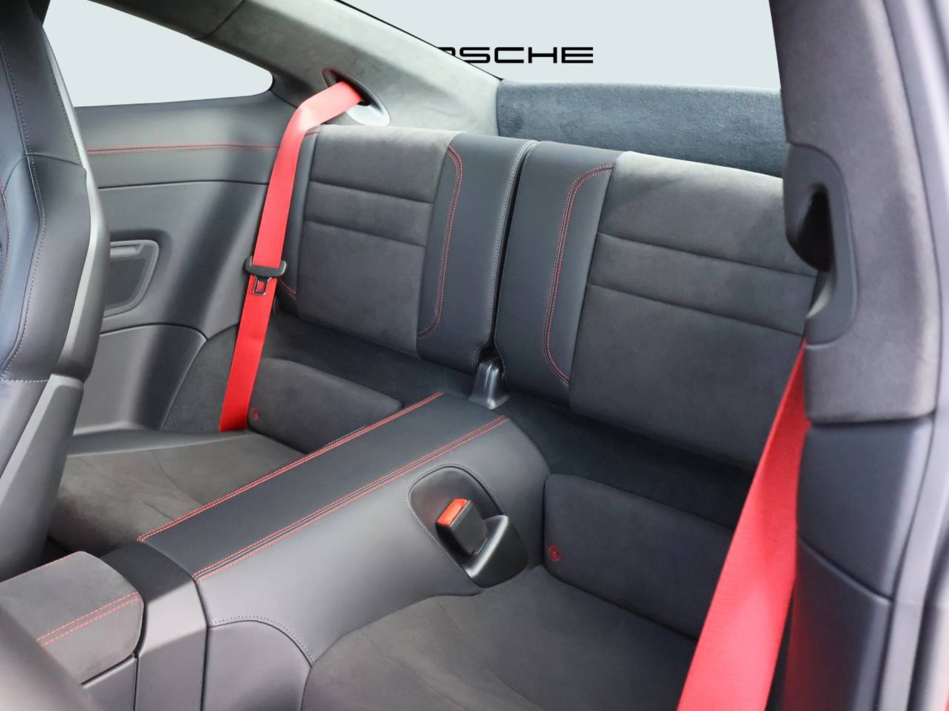 PORSCHE 911 Carrera GTS-image-14