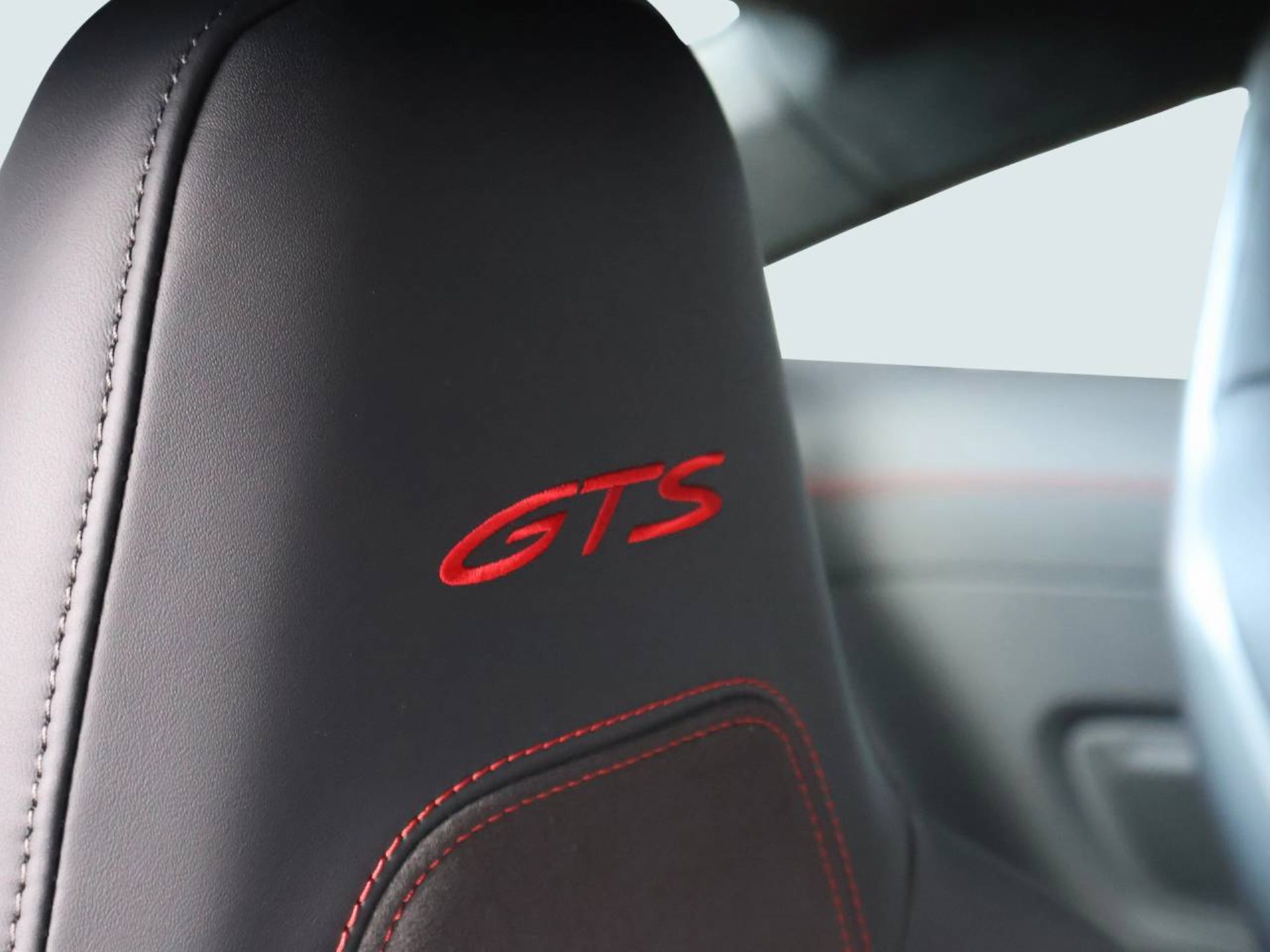 PORSCHE 911 Carrera GTS-image-31