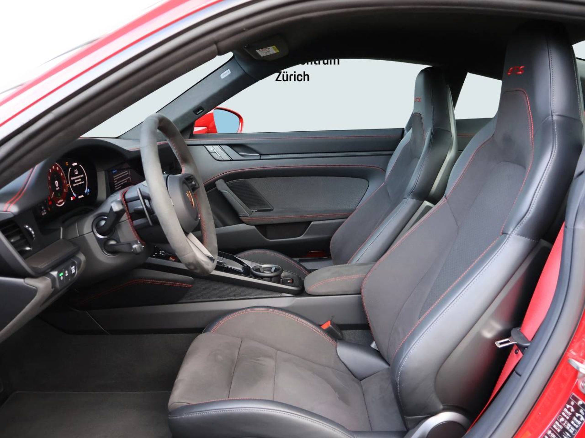 PORSCHE 911 Carrera GTS-image-12
