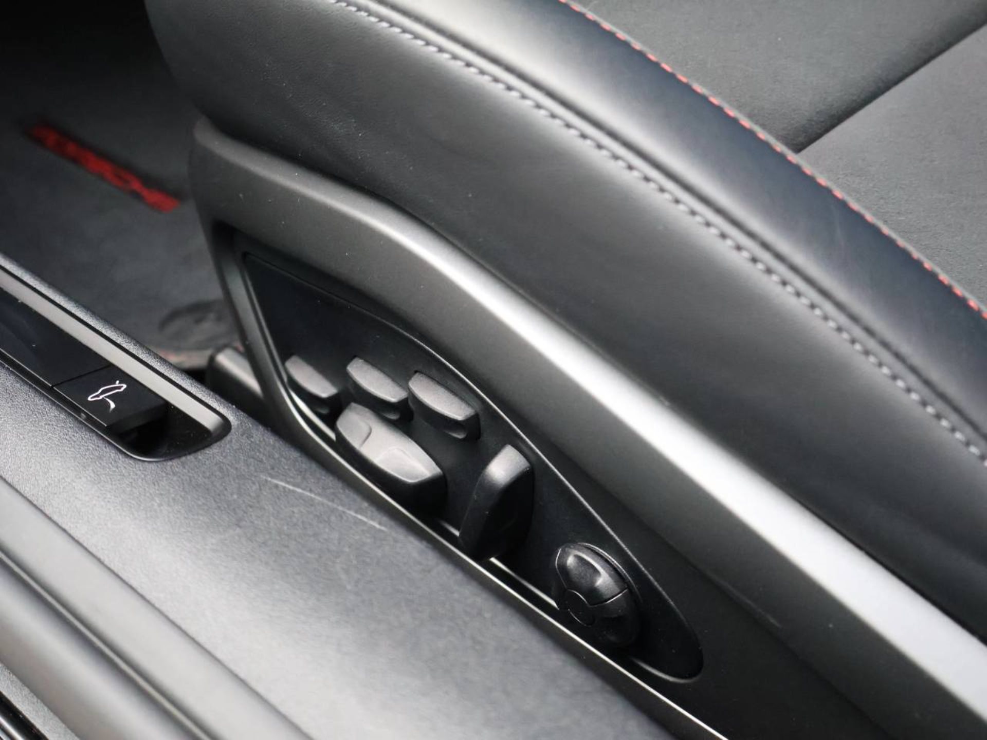 PORSCHE 911 Carrera GTS-image-27