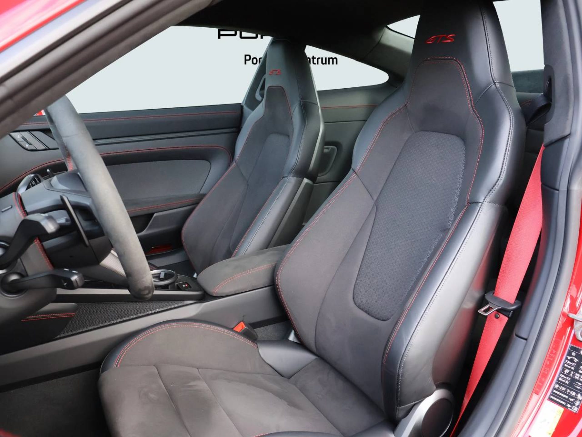 PORSCHE 911 Carrera GTS-image-4