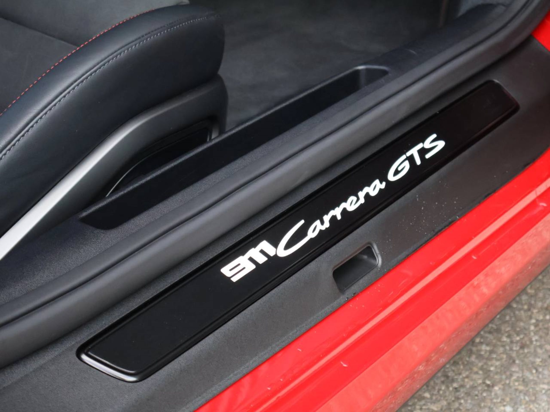 PORSCHE 911 Carrera GTS-image-30
