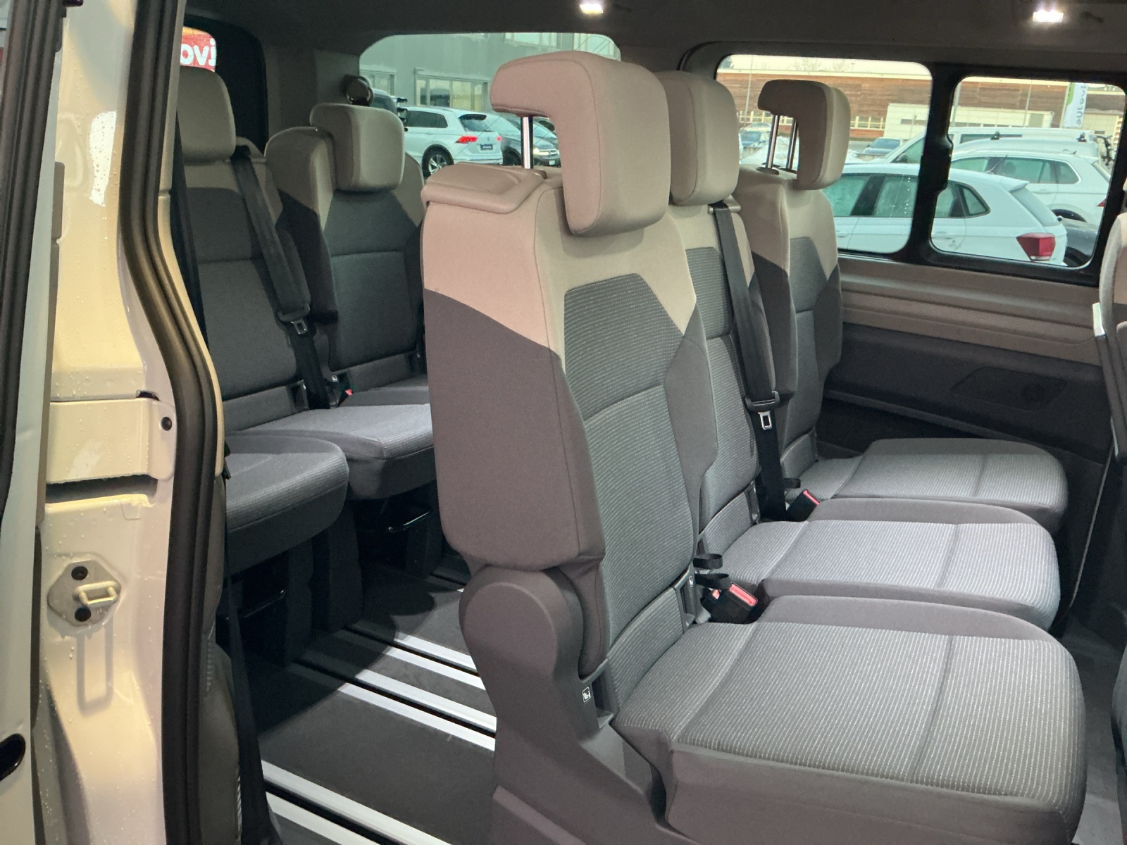 VW Multivan 2.0 TDI Liberty DSG Lang-image-12