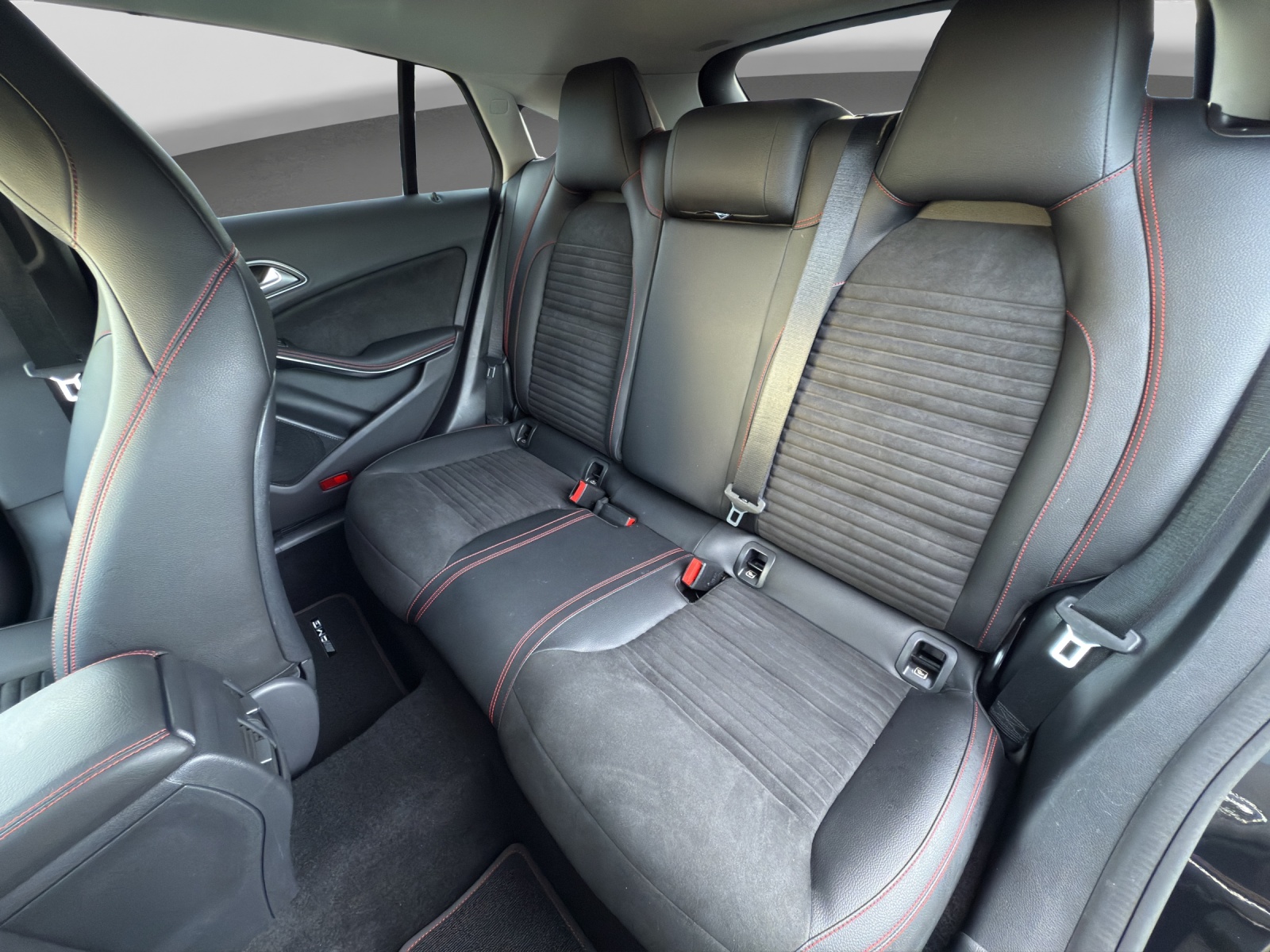 MERCEDES-BENZ CLA 250 7G-DCT 4Matic-image-9