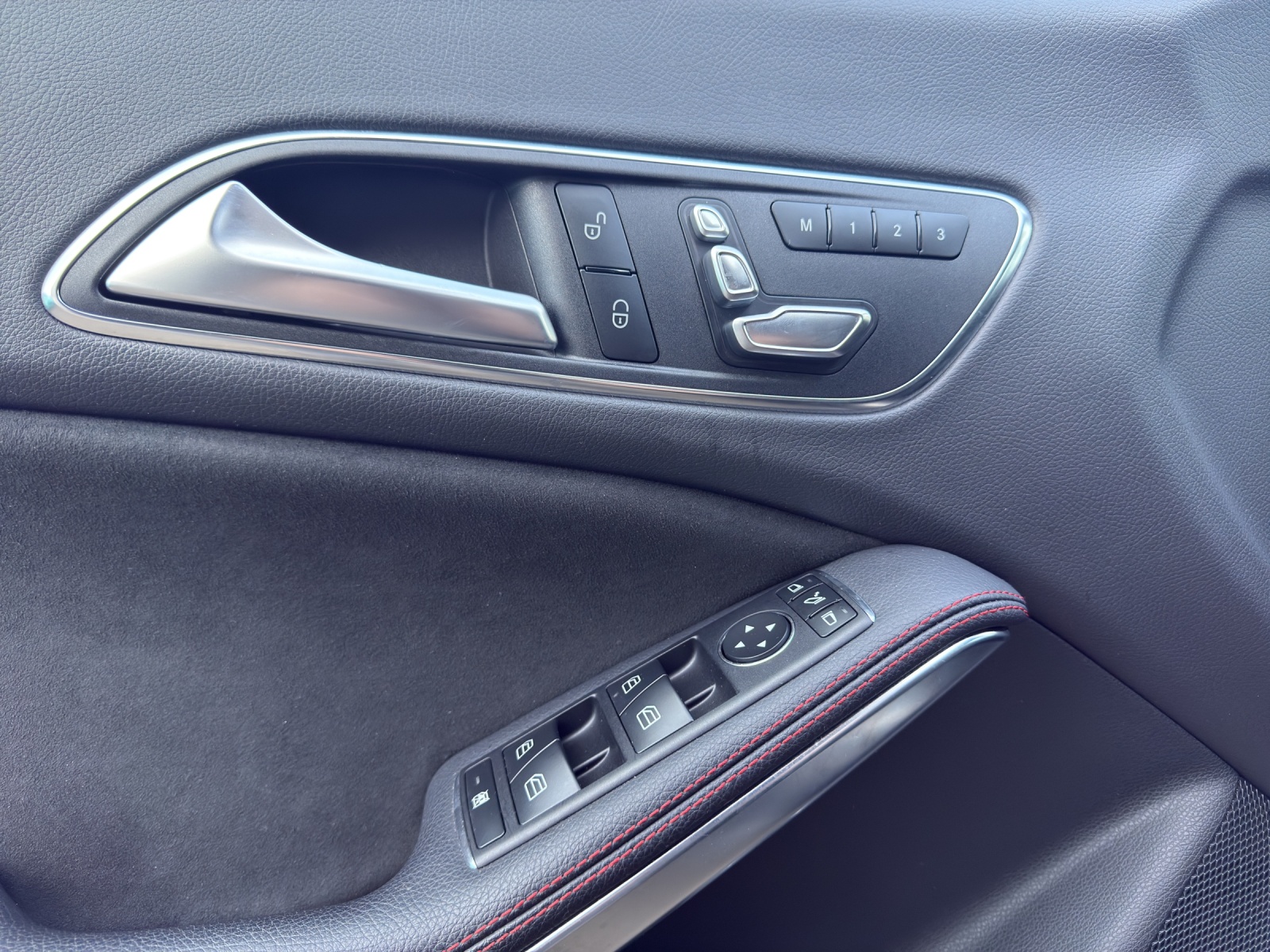 MERCEDES-BENZ CLA 250 7G-DCT 4Matic-image-16