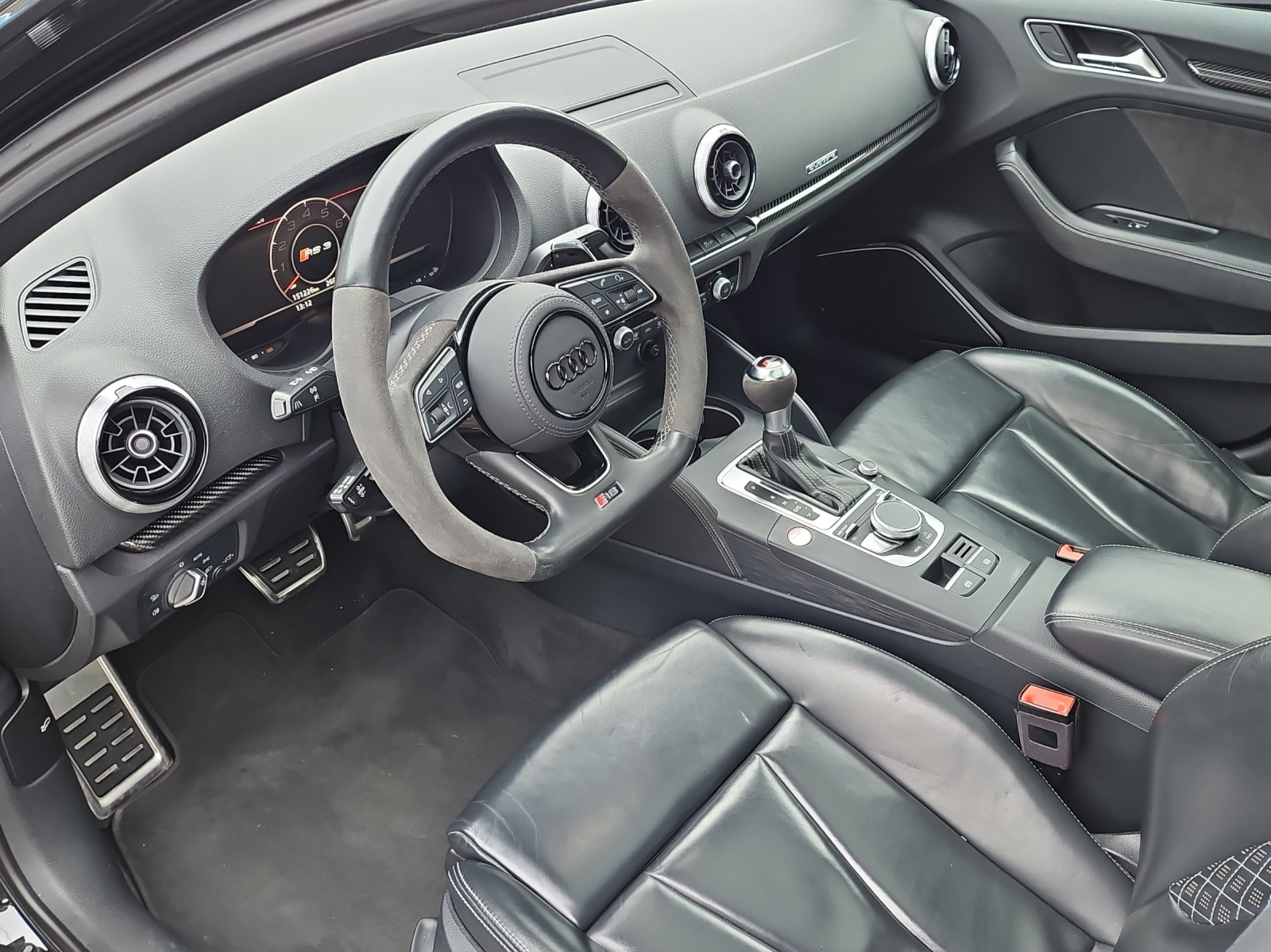 AUDI RS3 Sportback 2.5 TSI quattro S-tronic-image-9