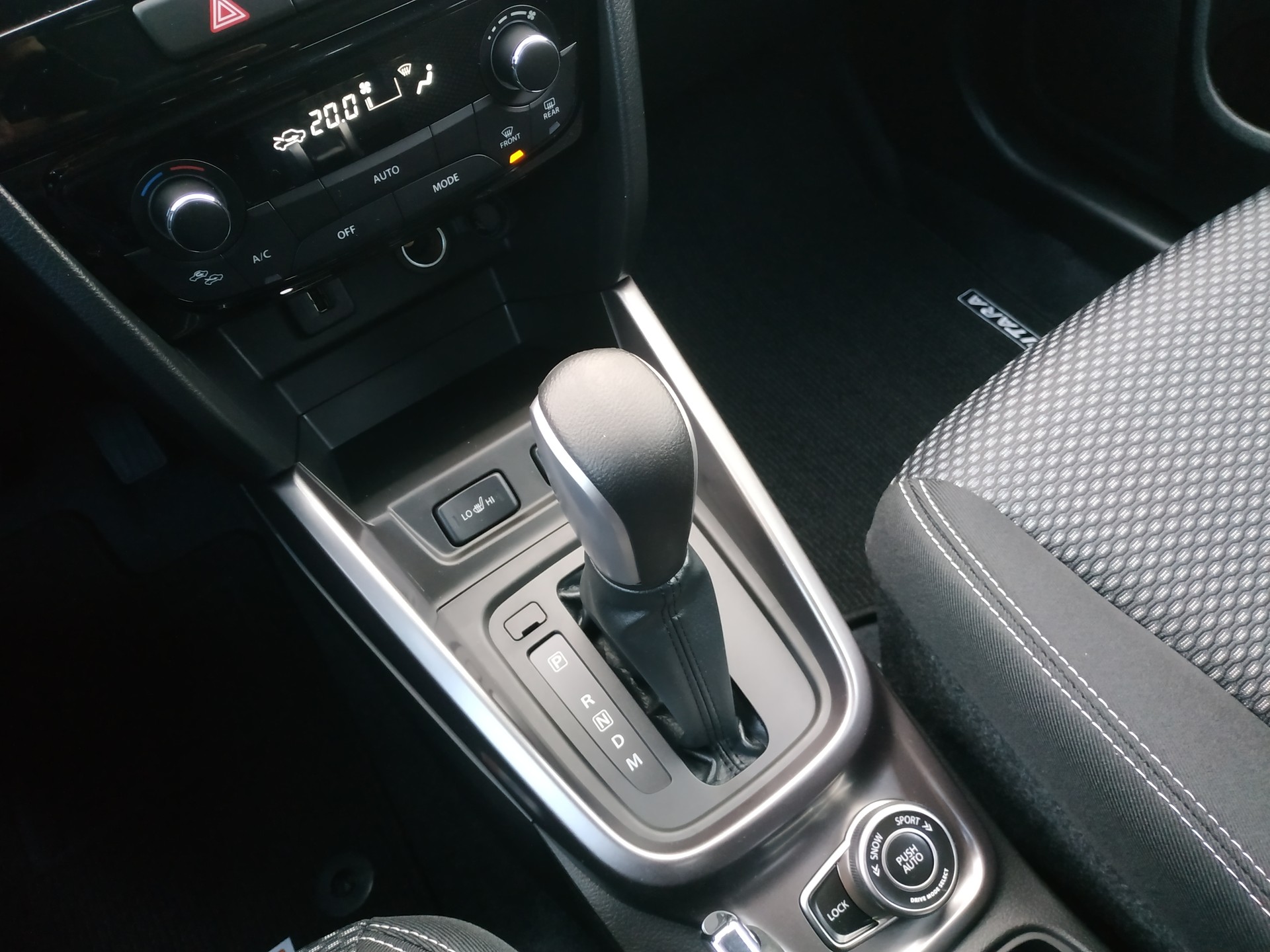 SUZUKI Vitara 1.4 Boosterjet Compact + 4x4 Hybrid Automatic-image-16