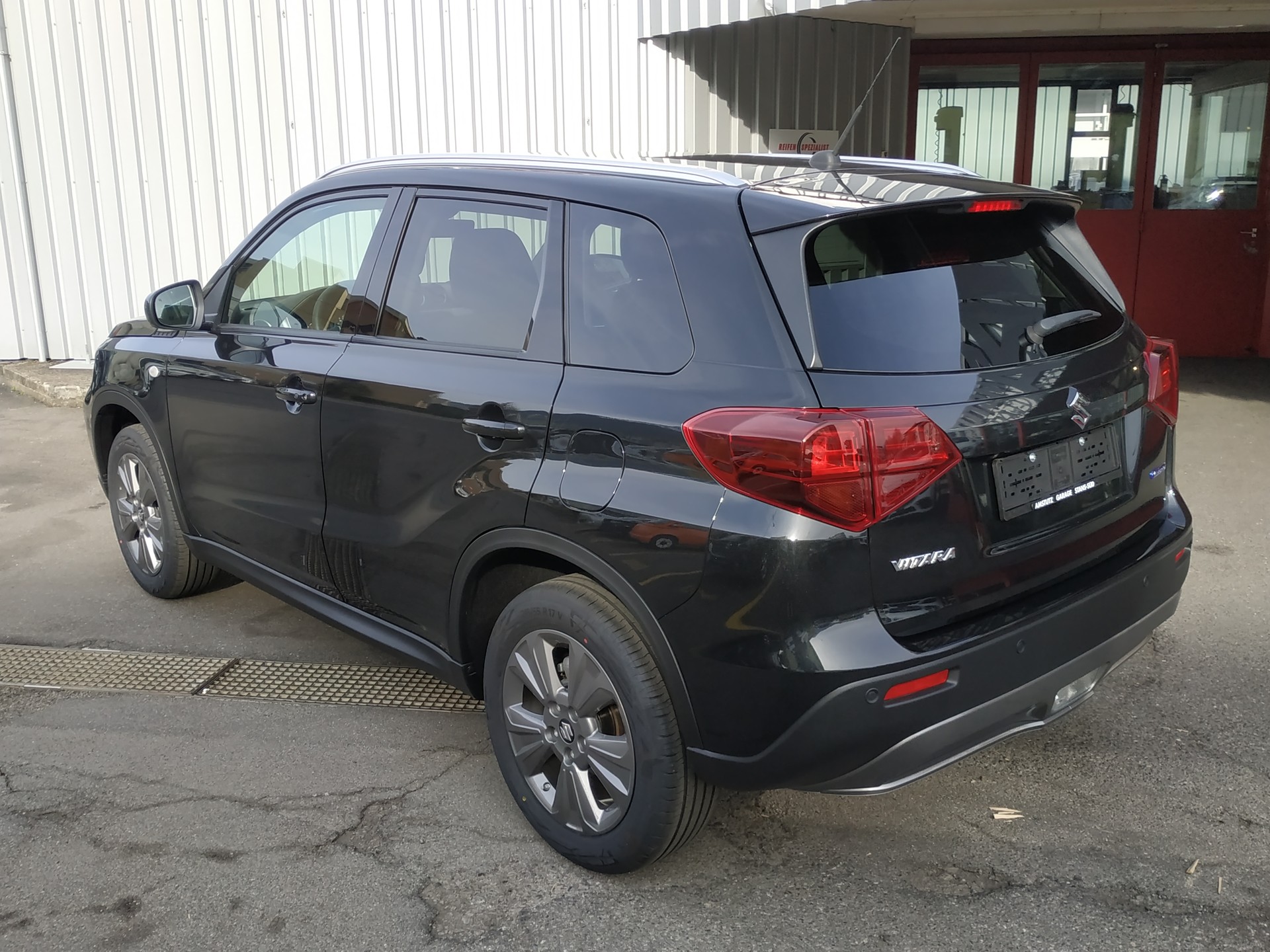 SUZUKI Vitara 1.4 Boosterjet Compact + 4x4 Hybrid Automatic-image-3