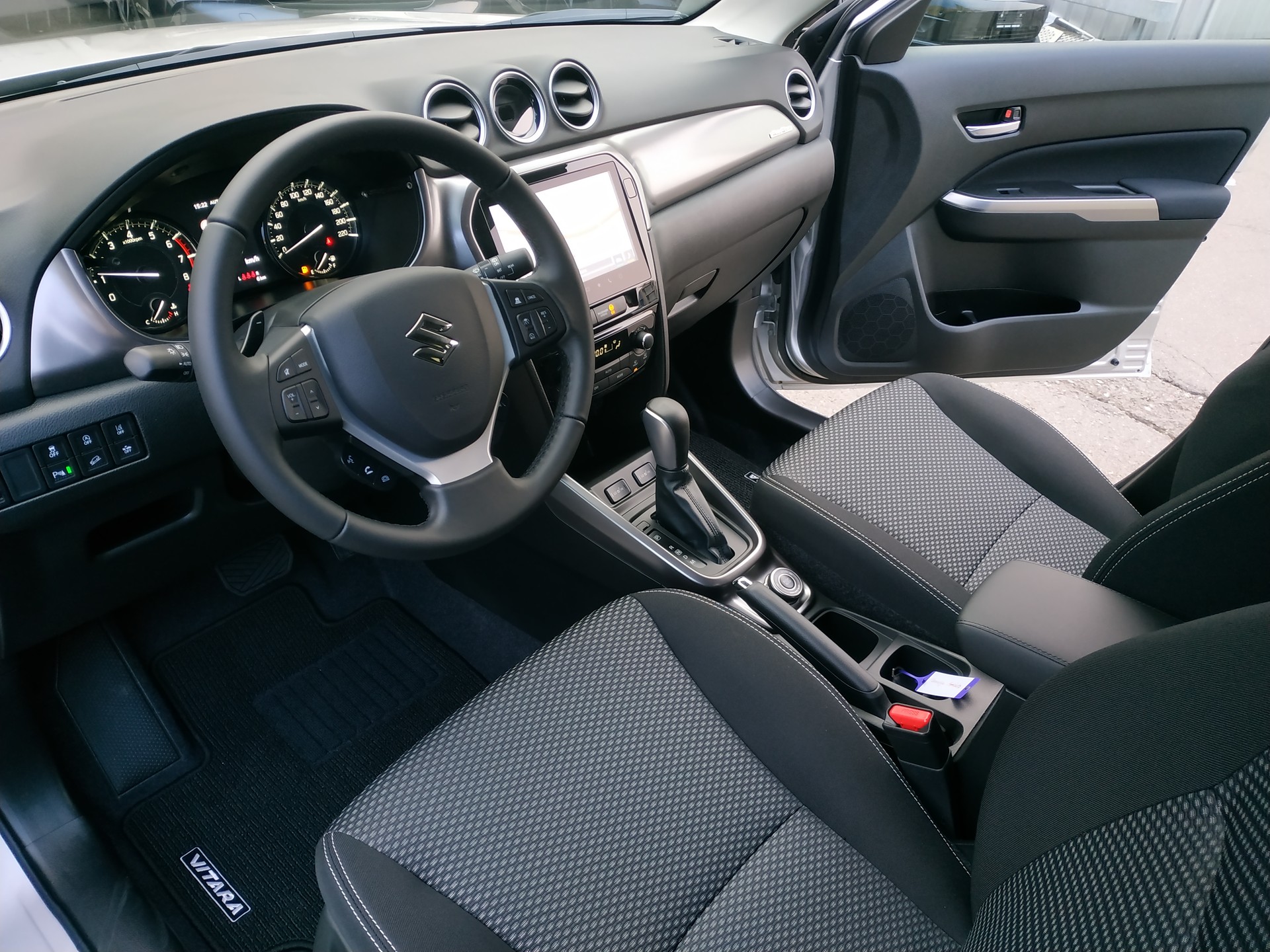 SUZUKI Vitara 1.4 Boosterjet Compact + 4x4 Hybrid Automatic-image-8