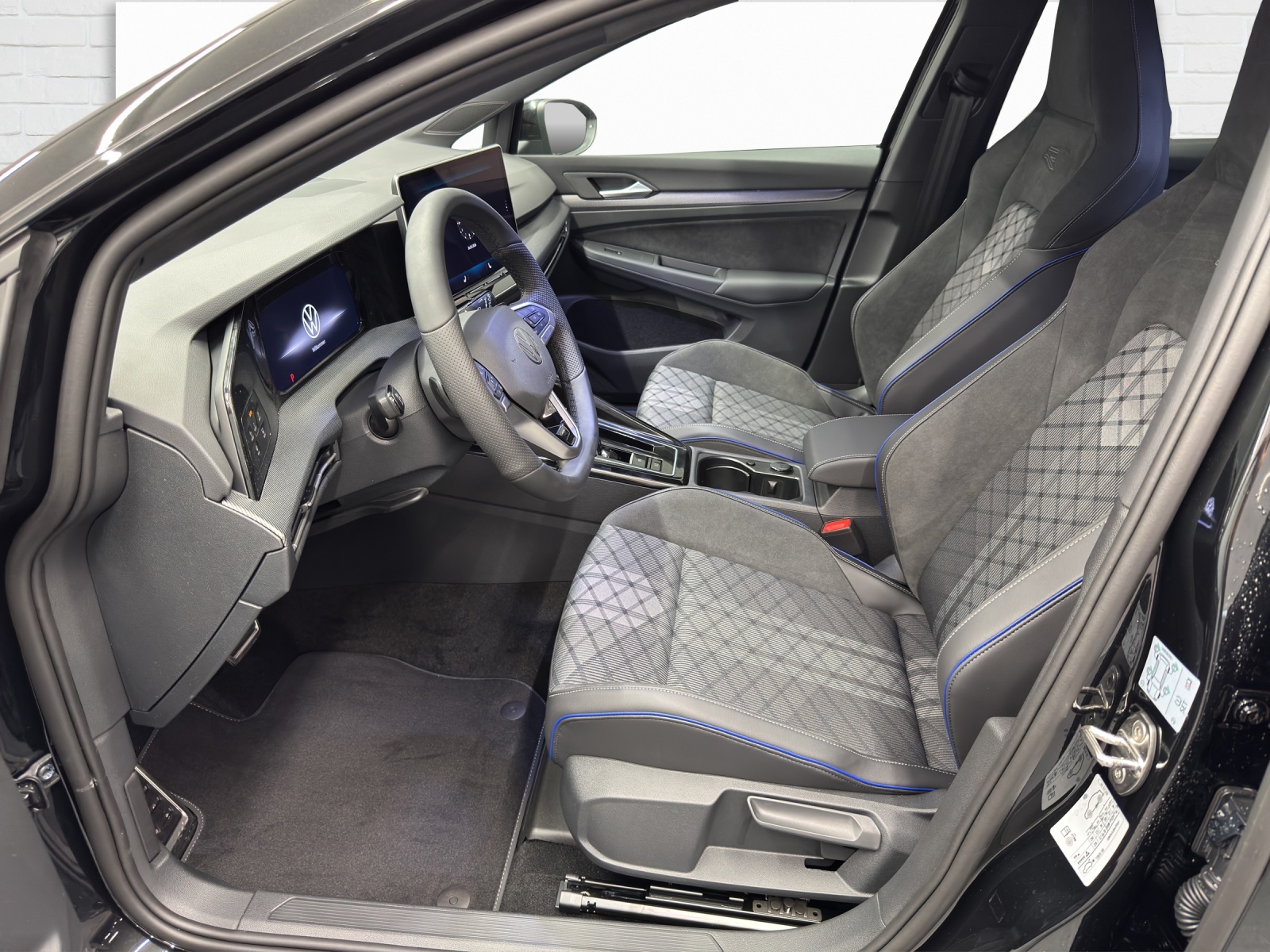 VW Golf VIII 1.5 eTSI R-Line DSG-image-6
