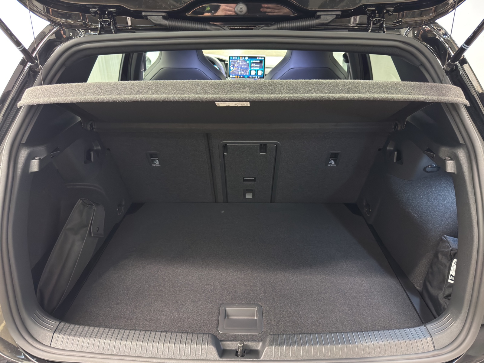 VW Golf VIII 1.5 eTSI R-Line DSG-image-10