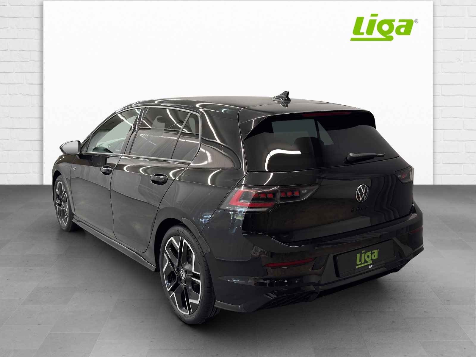 VW Golf VIII 1.5 eTSI R-Line DSG-image-3