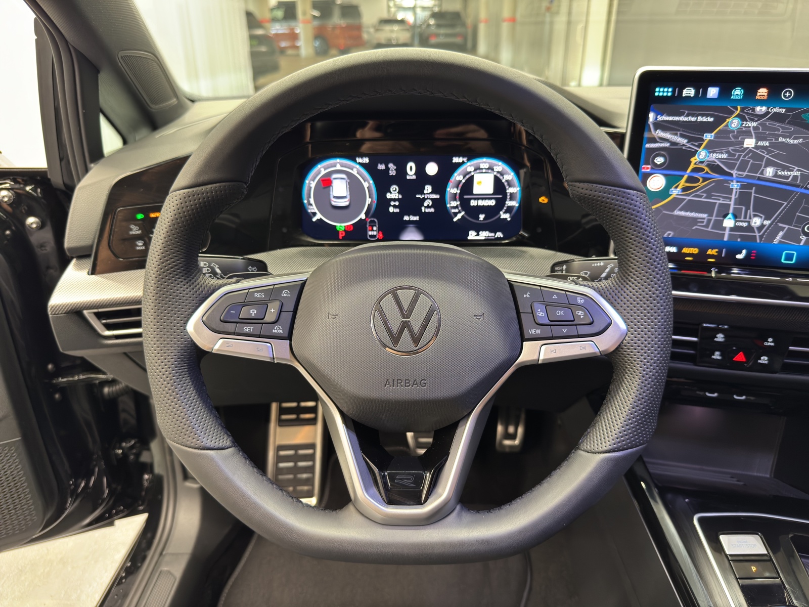VW Golf VIII 1.5 eTSI R-Line DSG-image-13