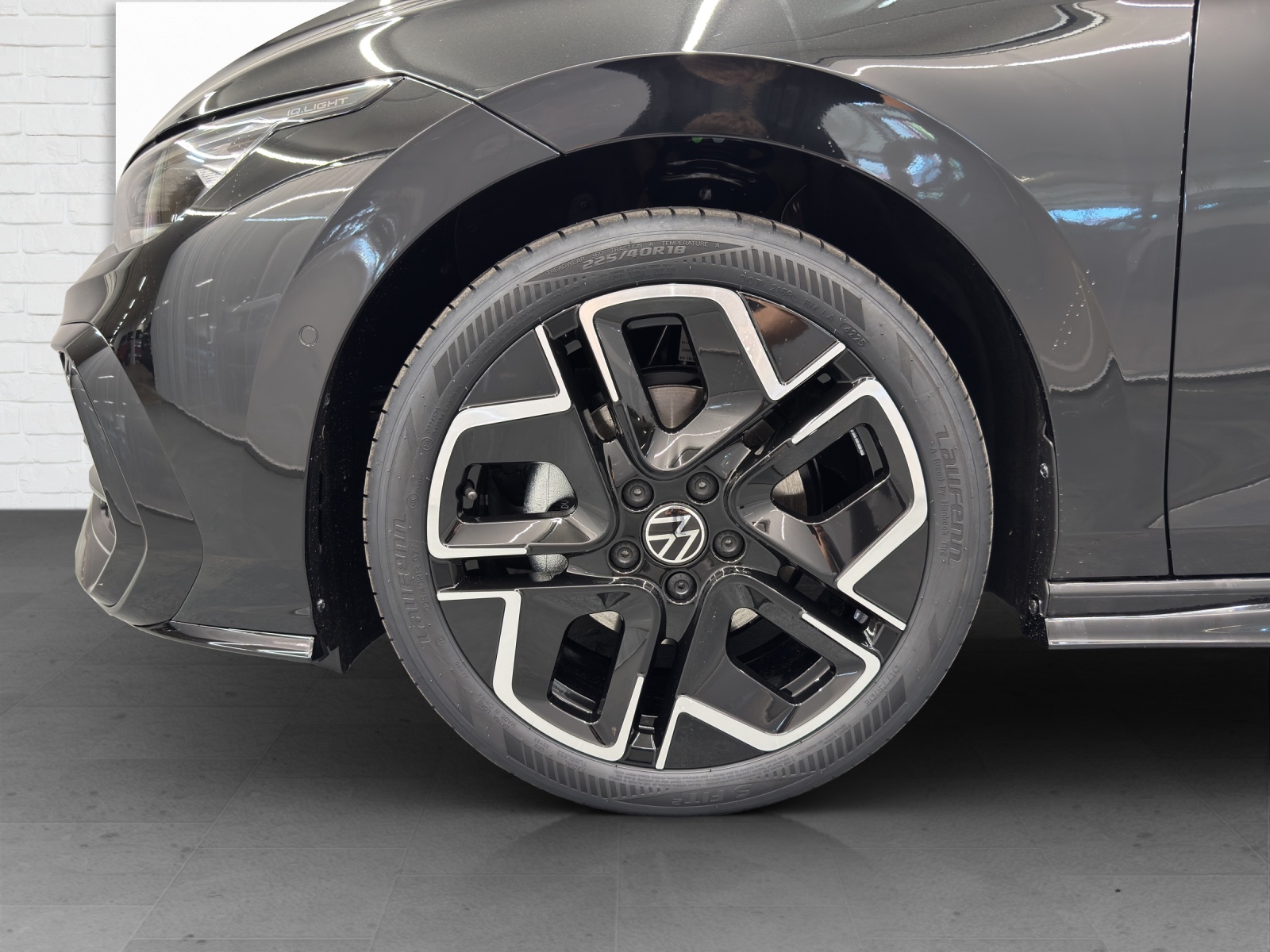 VW Golf VIII 1.5 eTSI R-Line DSG-image-5