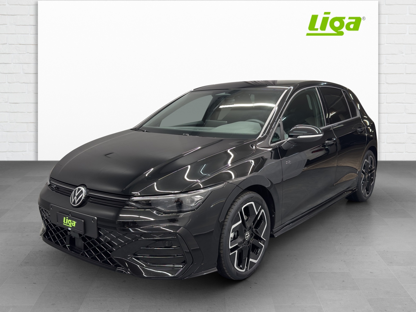 VW Golf VIII 1.5 eTSI R-Line DSG-image-1