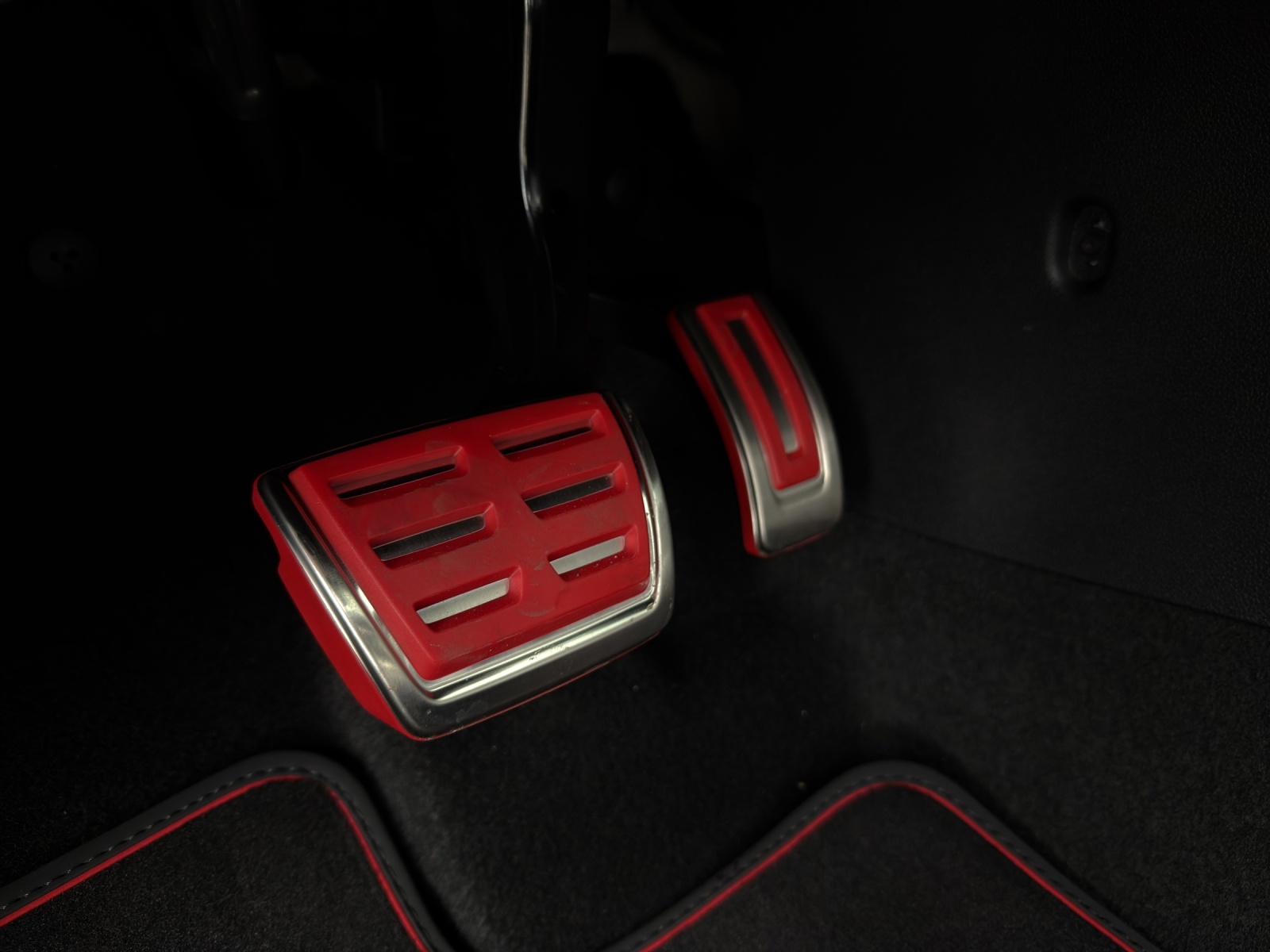 VW Golf 2.0 TSI GTI Edition 50 DSG-image-14