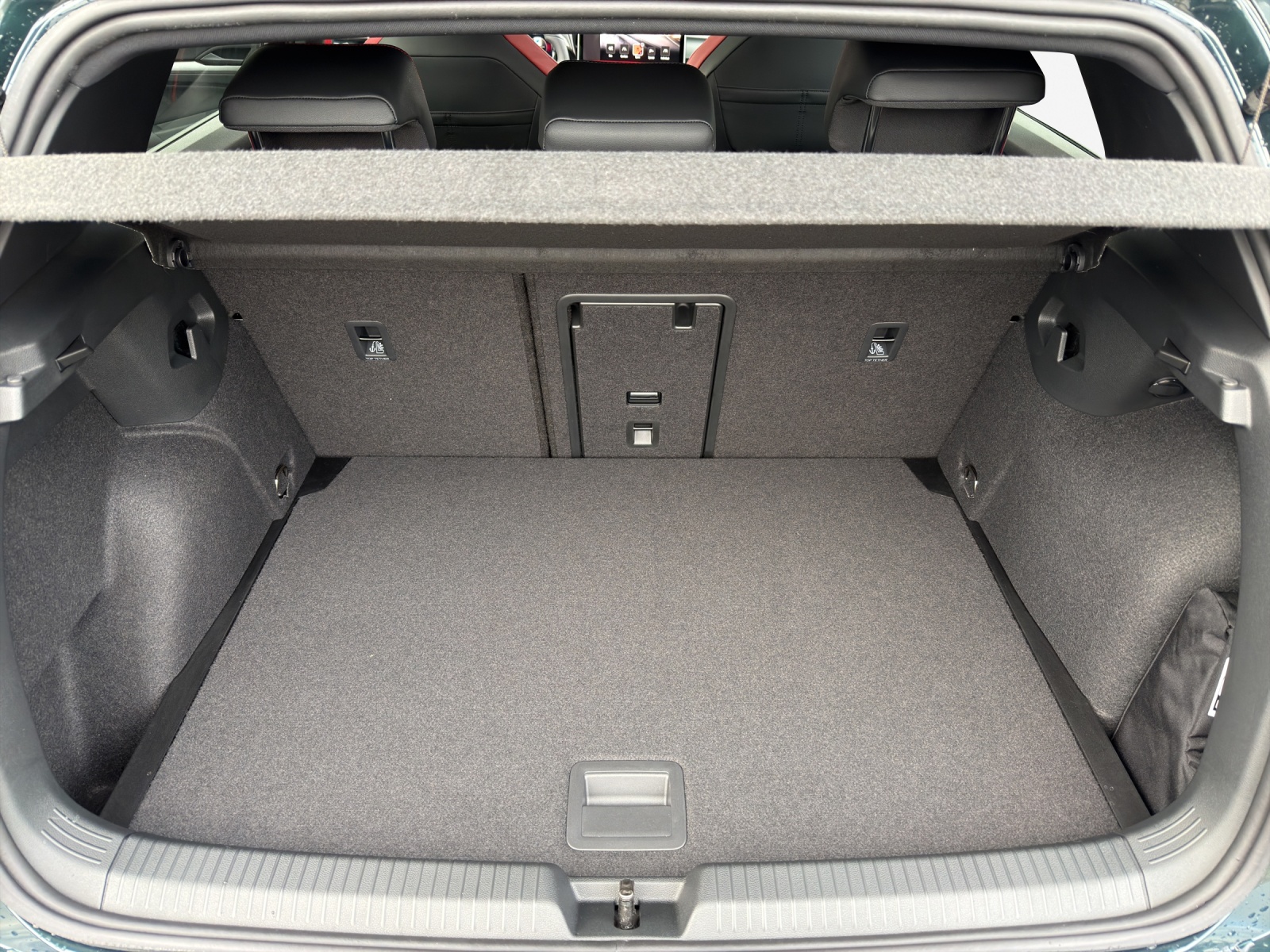 VW Golf 2.0 TSI GTI Edition 50 DSG-image-12