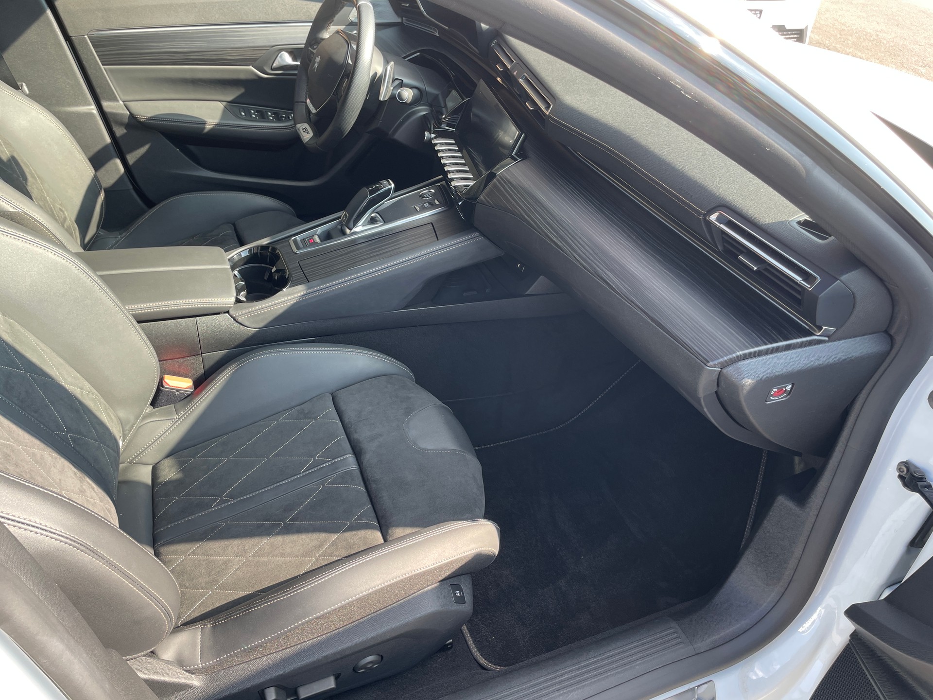 PEUGEOT 508 SW 1.2 Pure Tech GT Pack EAT8-image-13