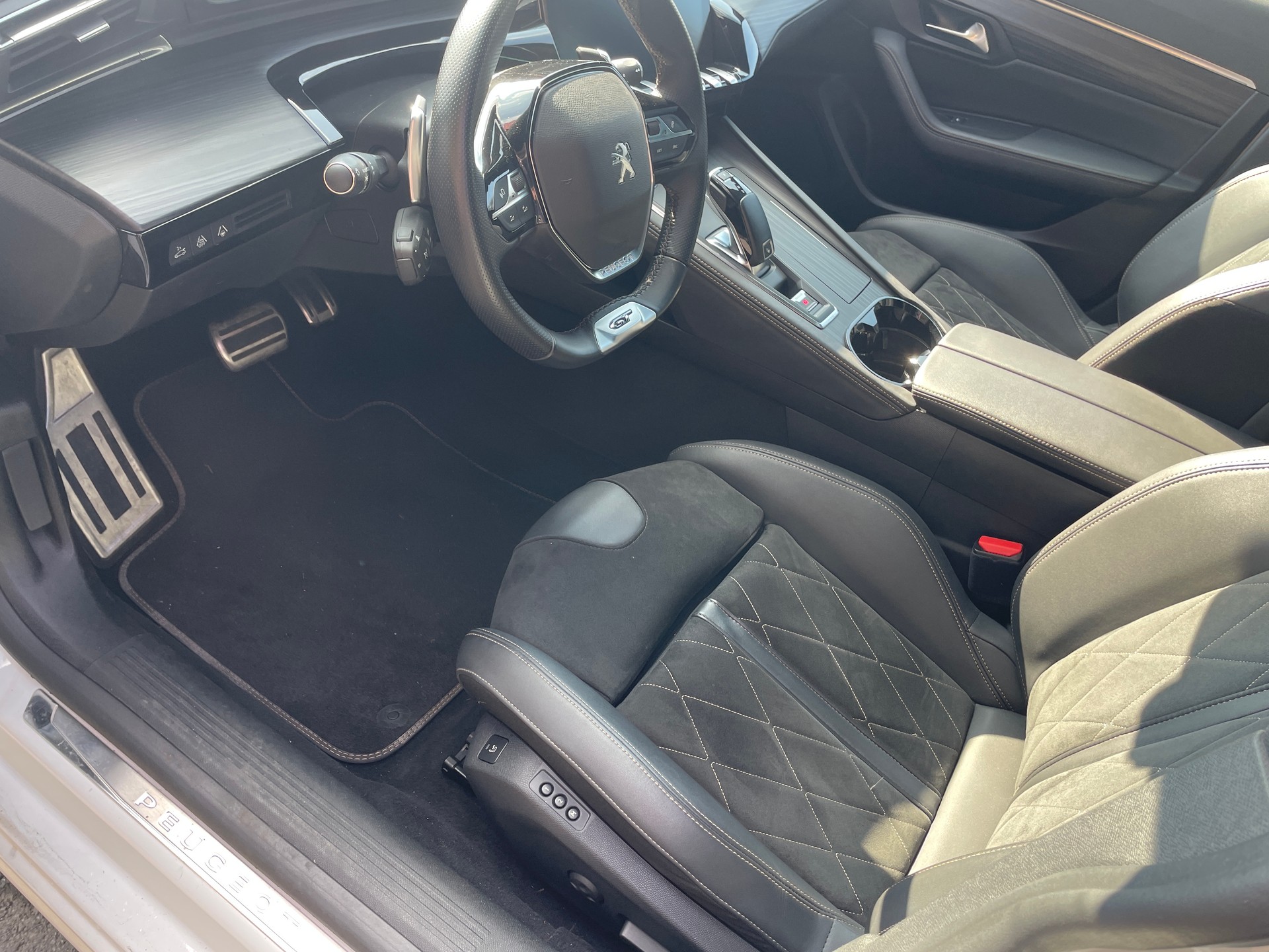PEUGEOT 508 SW 1.2 Pure Tech GT Pack EAT8-image-16