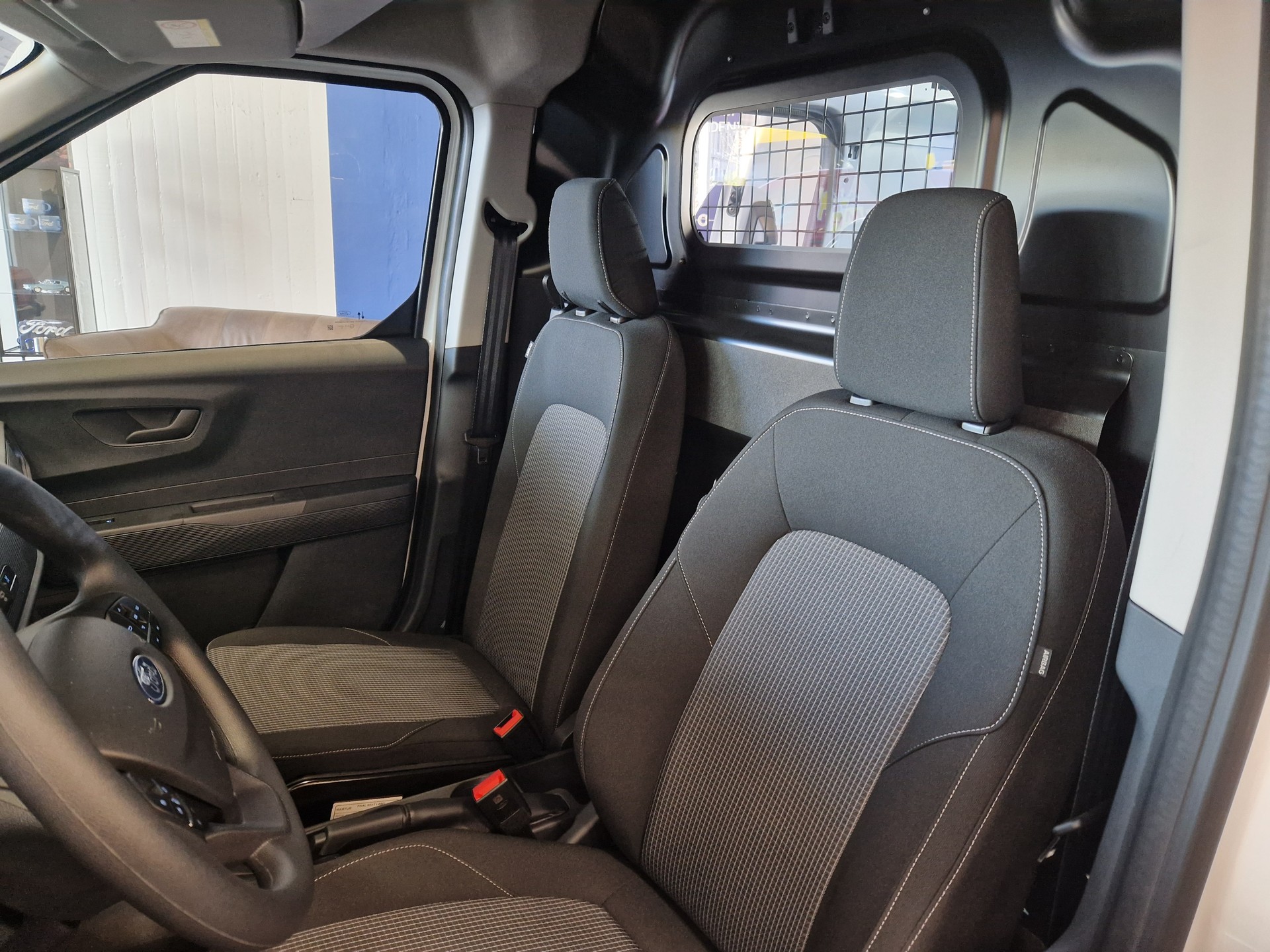 FORD Transit Courier Van 1.0 EcoBoost Trend-image-4