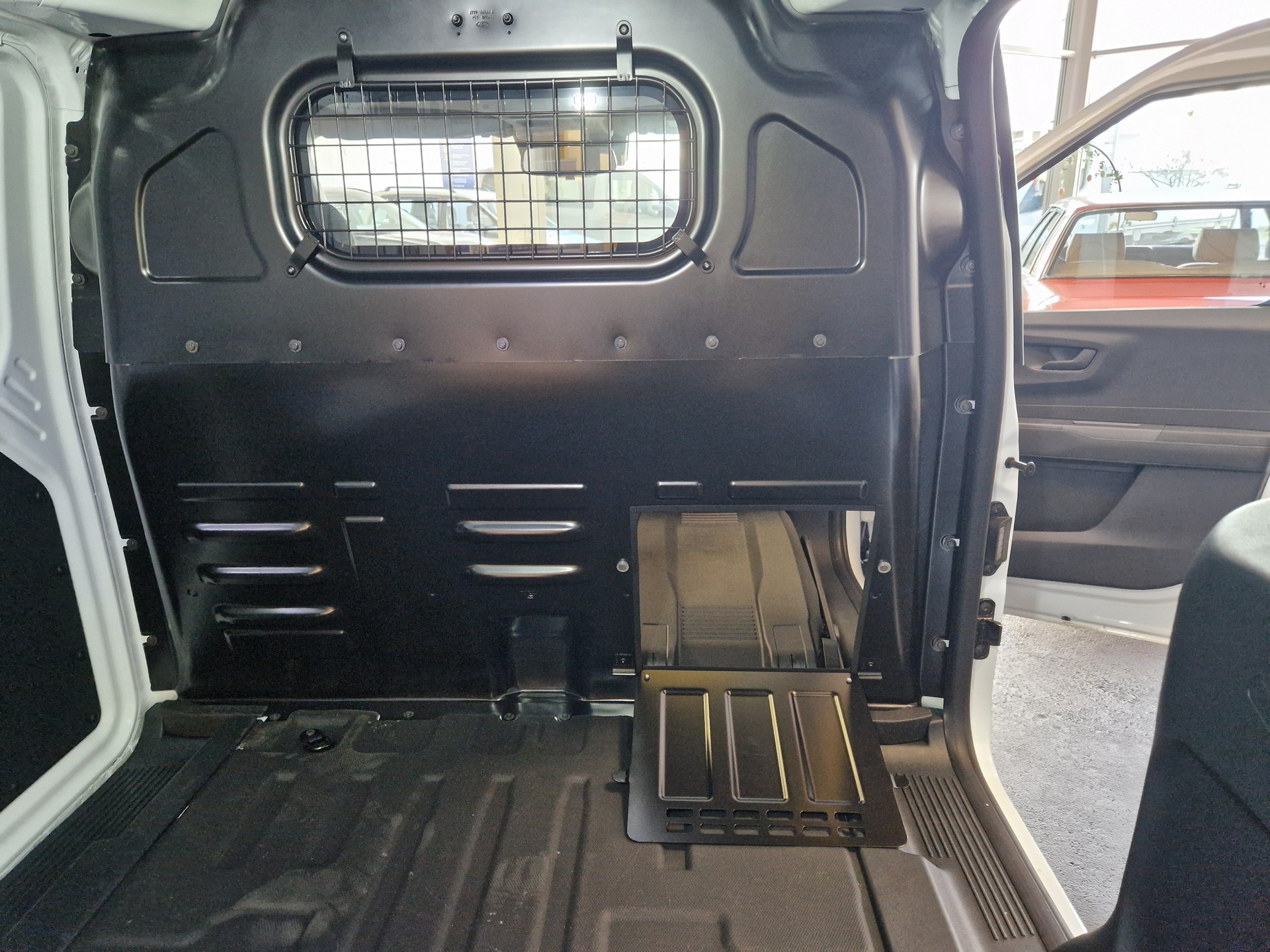 FORD Transit Courier Van 1.0 EcoBoost Trend-image-11